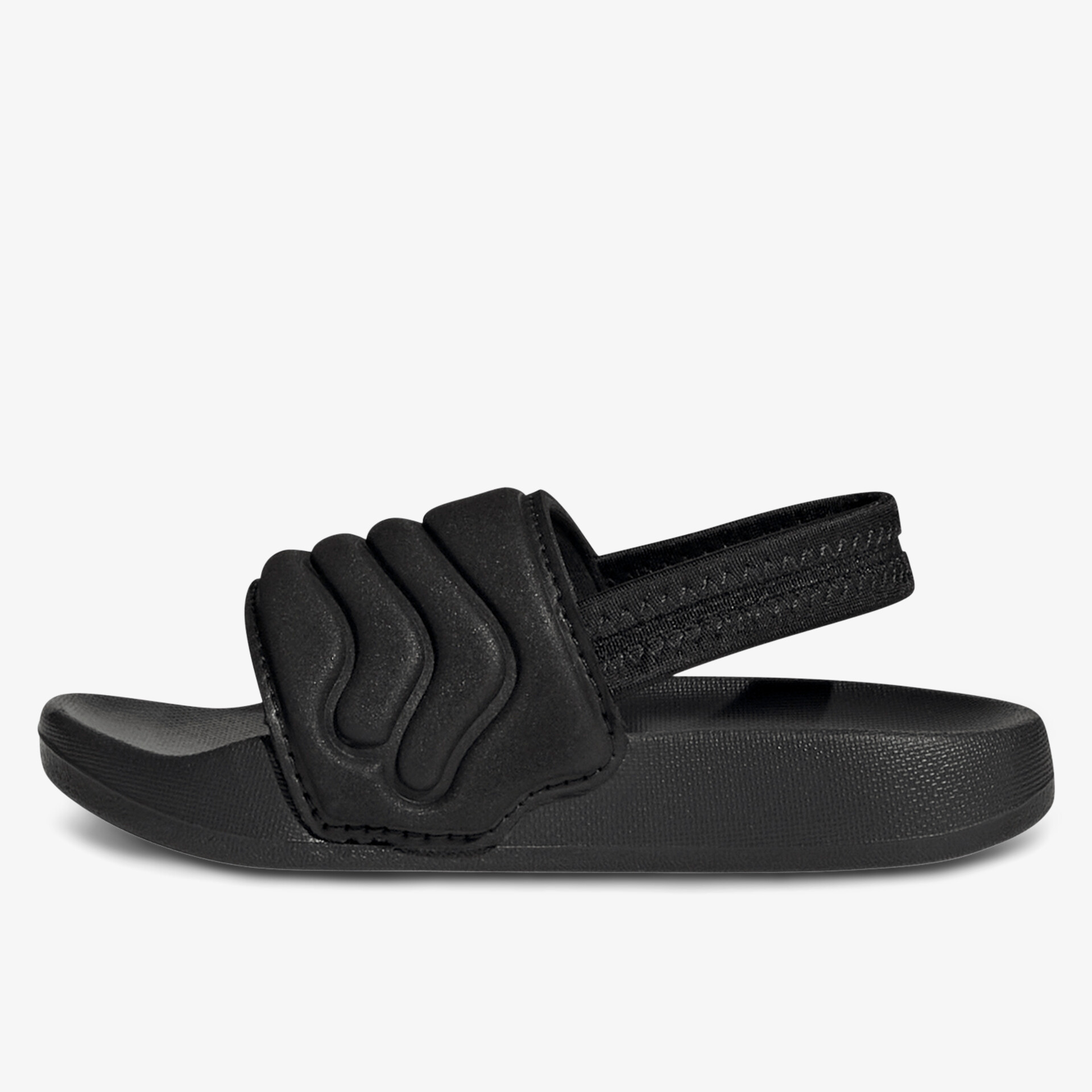 Schwarze Sandale mit gepolstertem Riemen und rutschfester Sohle, seitliche Ansicht