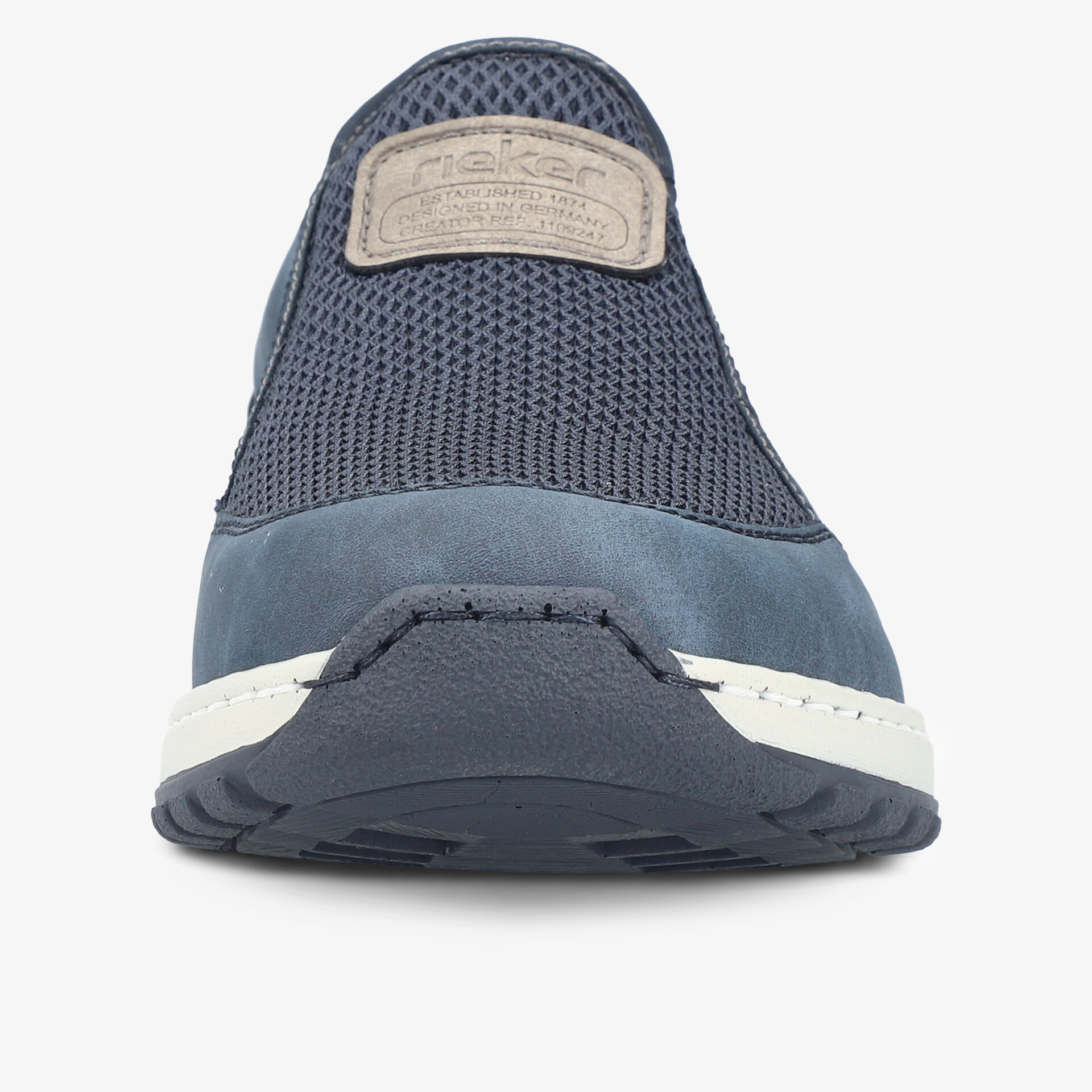 Moderner Schuh mit atmungsaktivem Mesh-Einsatz und leichtem Einstieg. Ideal für Komfort den ganzen Tag.