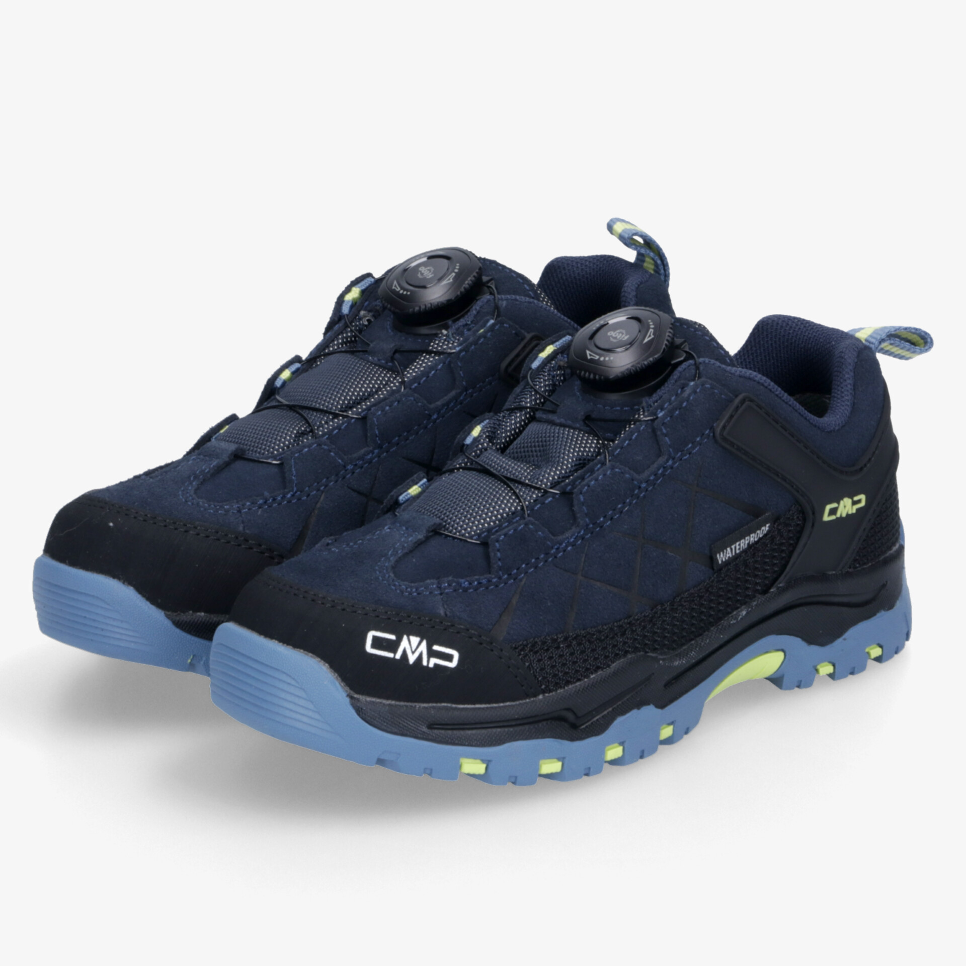 Robuste, bequeme Trekkingschuhe mit rutschfester Sohle und praktischer Schnürung, ideal für Outdoor-Aktivitäten.