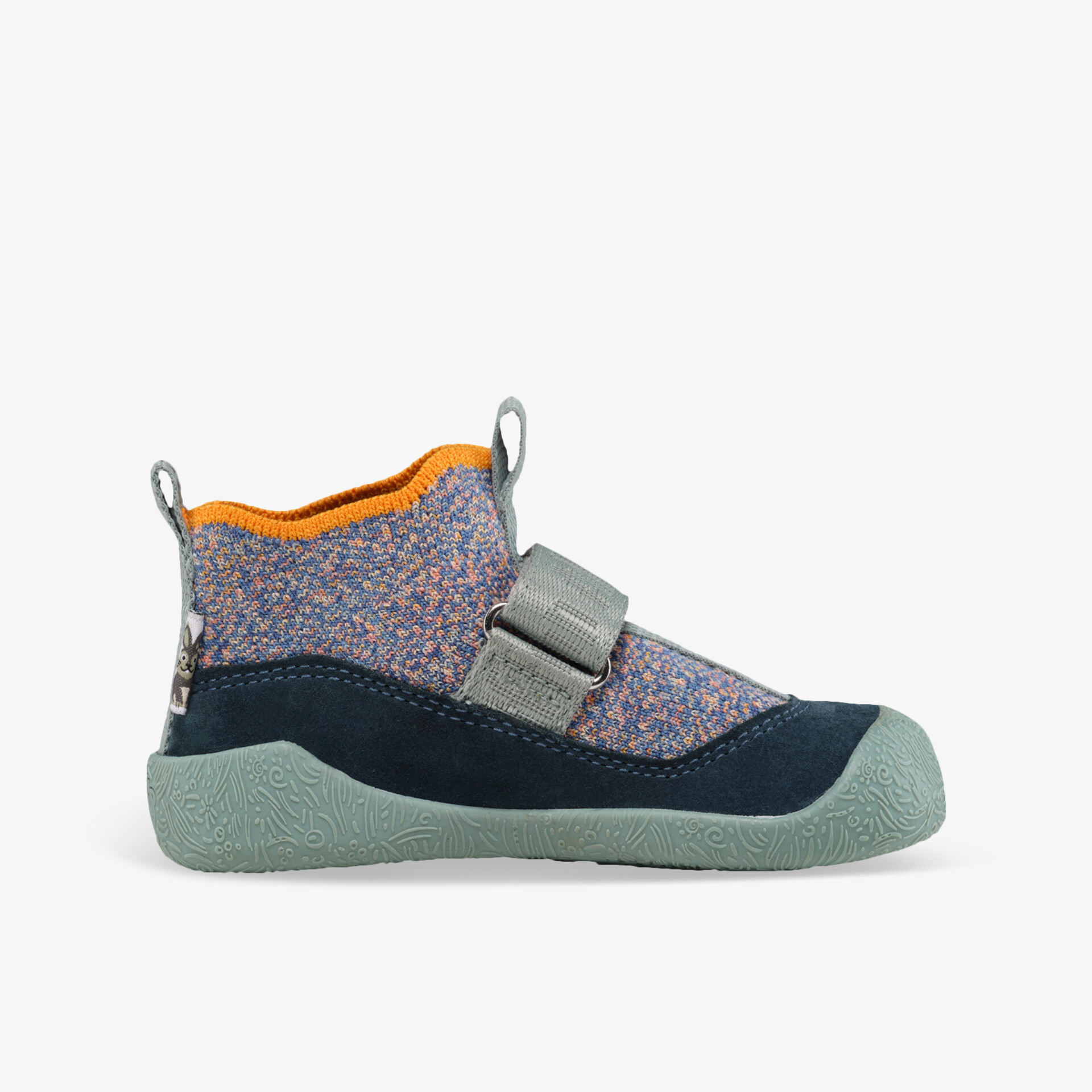 Flexibler Schuh aus weichem Strickstoff mit bequemem Verschluss und rutschfester Sohle in Grau und Orange