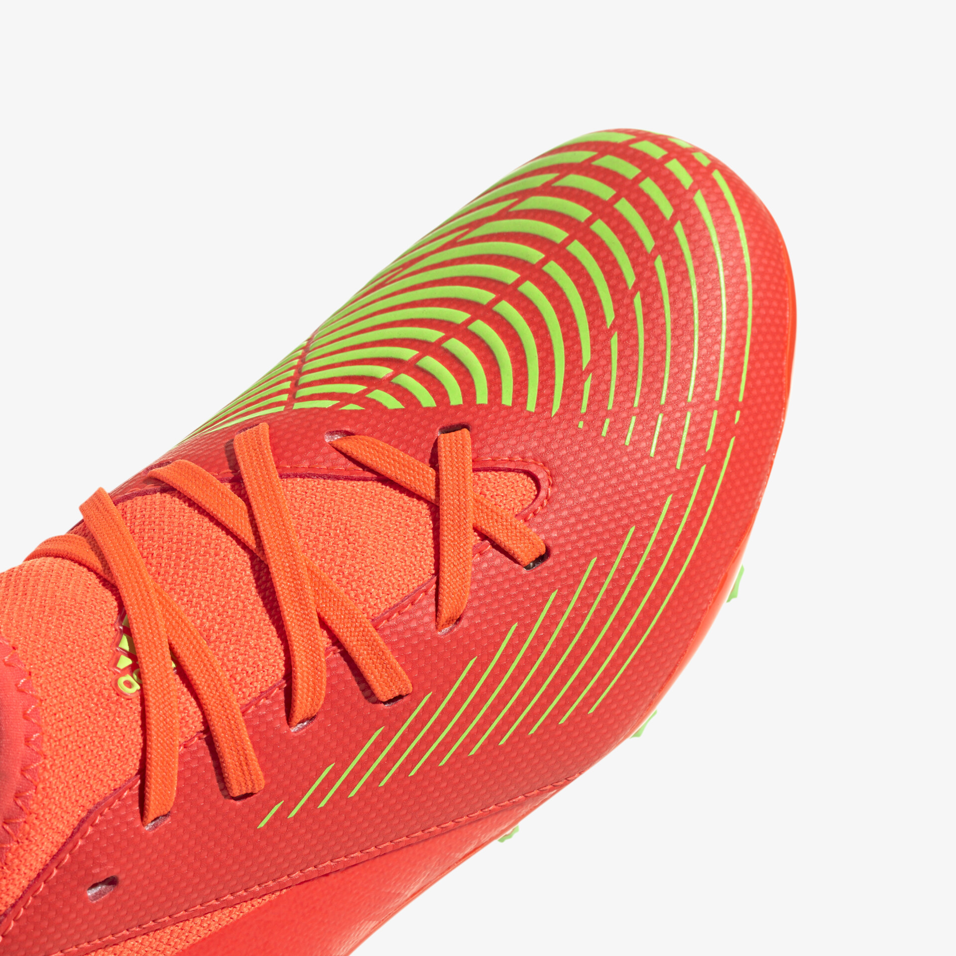 Leichte Fußballschuhe in Rot mit dynamischen Mustern für maximale Agilität und Performance auf dem Spielfeld.