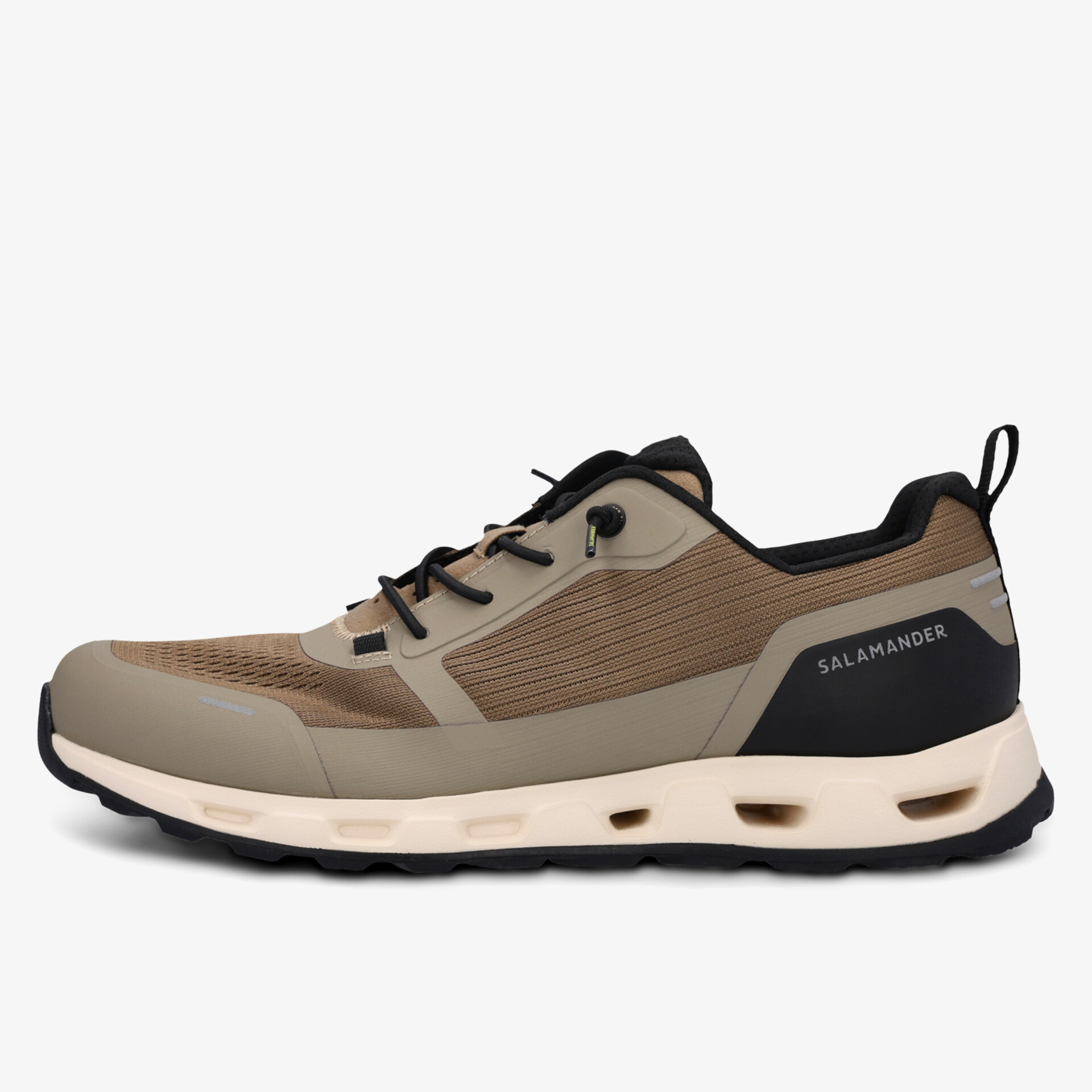 Moderner Schuh mit robuster Sohle und atmungsaktivem Material für vielseitigen Einsatz.