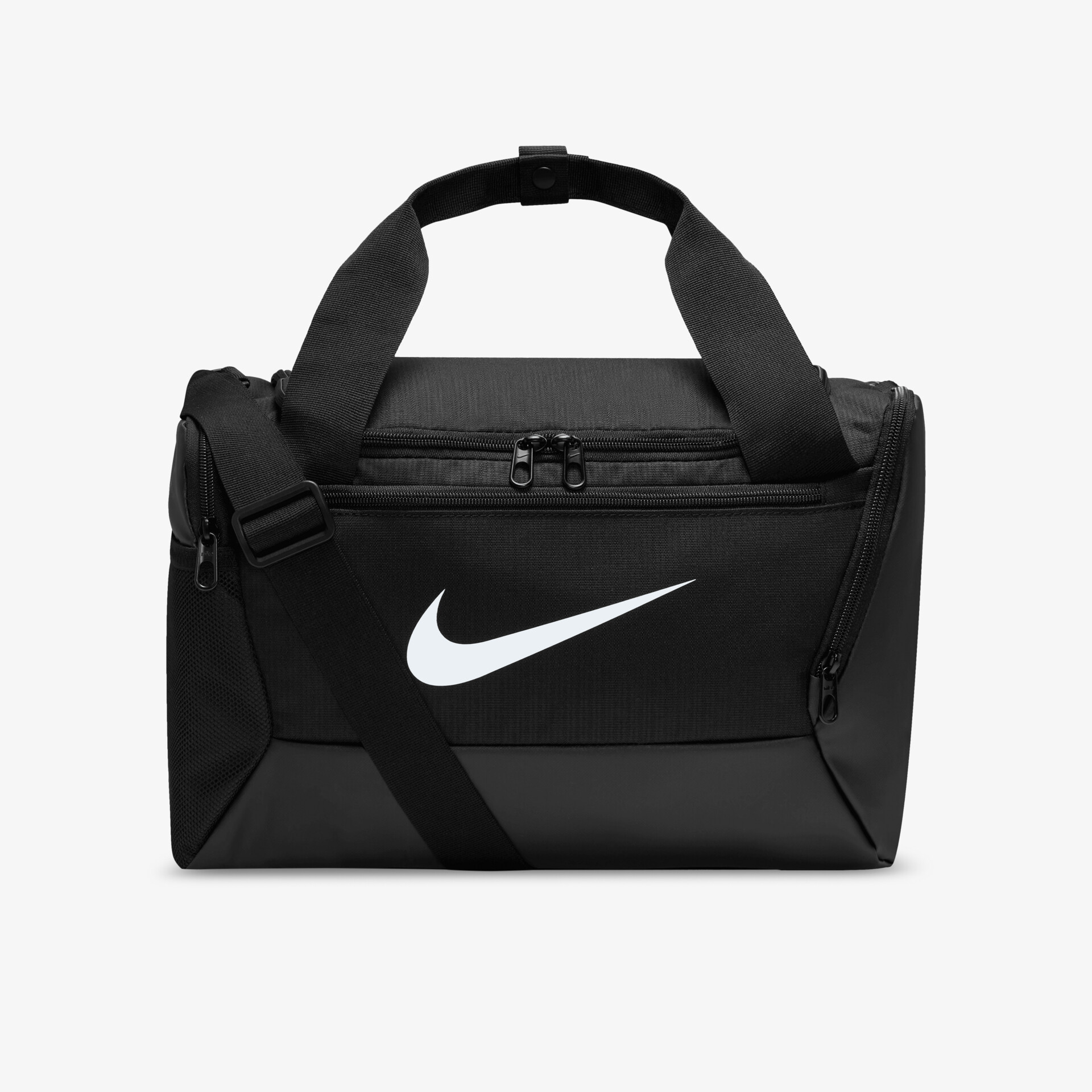 Schwarze Nike Sporttasche mit großem Hauptfach und bequemem, verstellbarem Schultergurt. Ideal für Sport und Reisen.