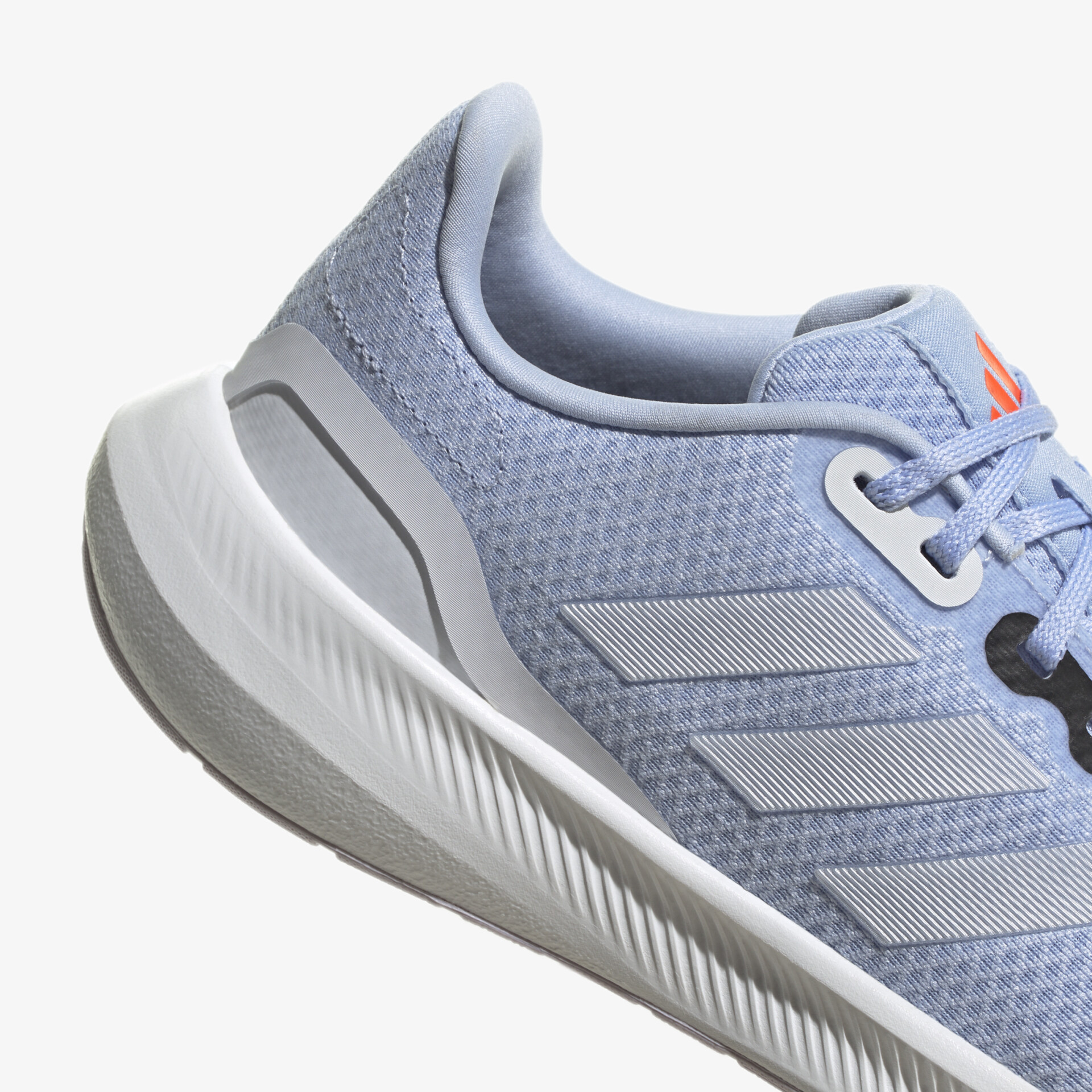 Blauer Sneaker mit atmungsaktivem Mesh-Design und flexibler Sohle für optimalen Tragekomfort.
