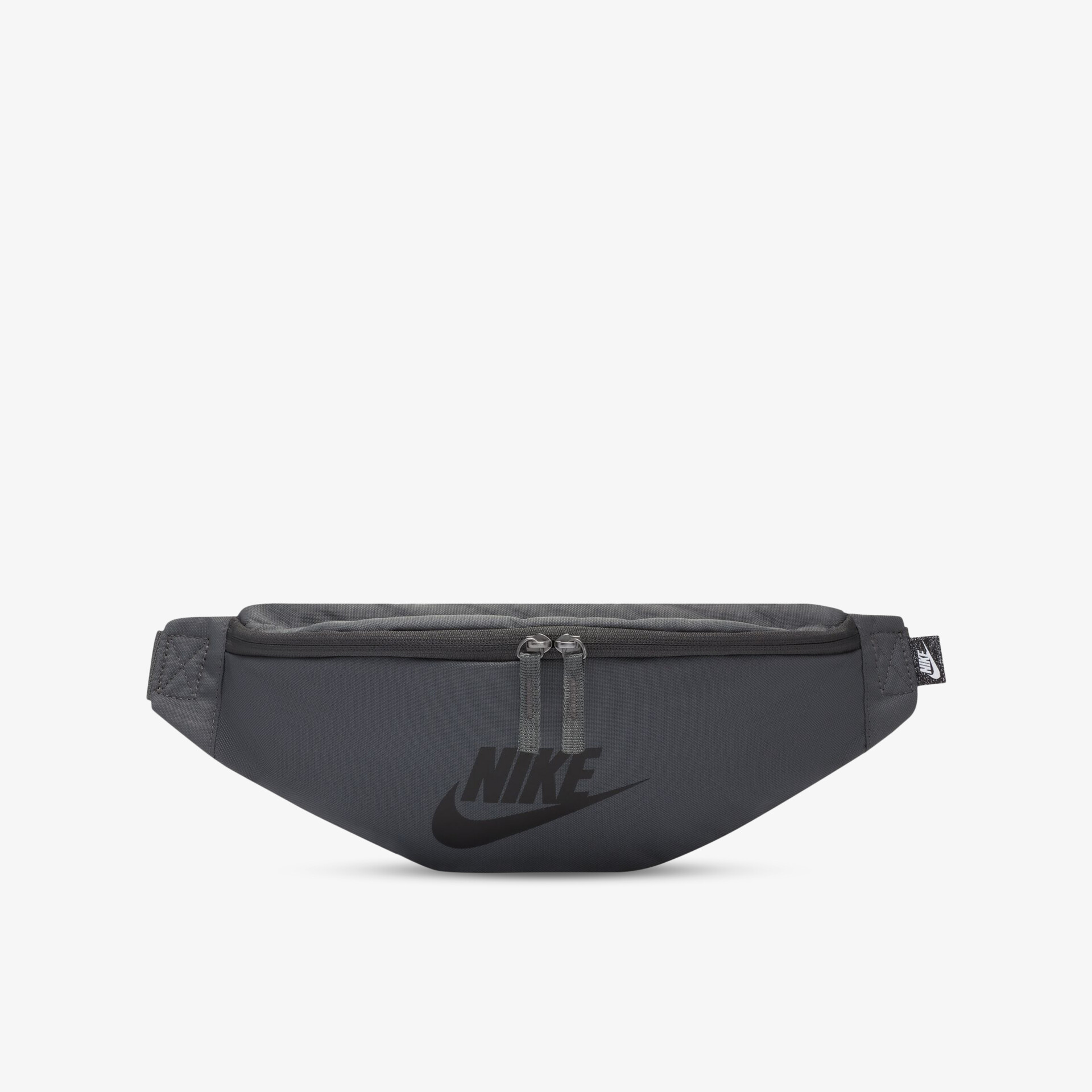 Elegante schwarze Nike Bauchtasche mit praktischem Reißverschluss und Logo-Design, ideal für Reisen und Freizeit.