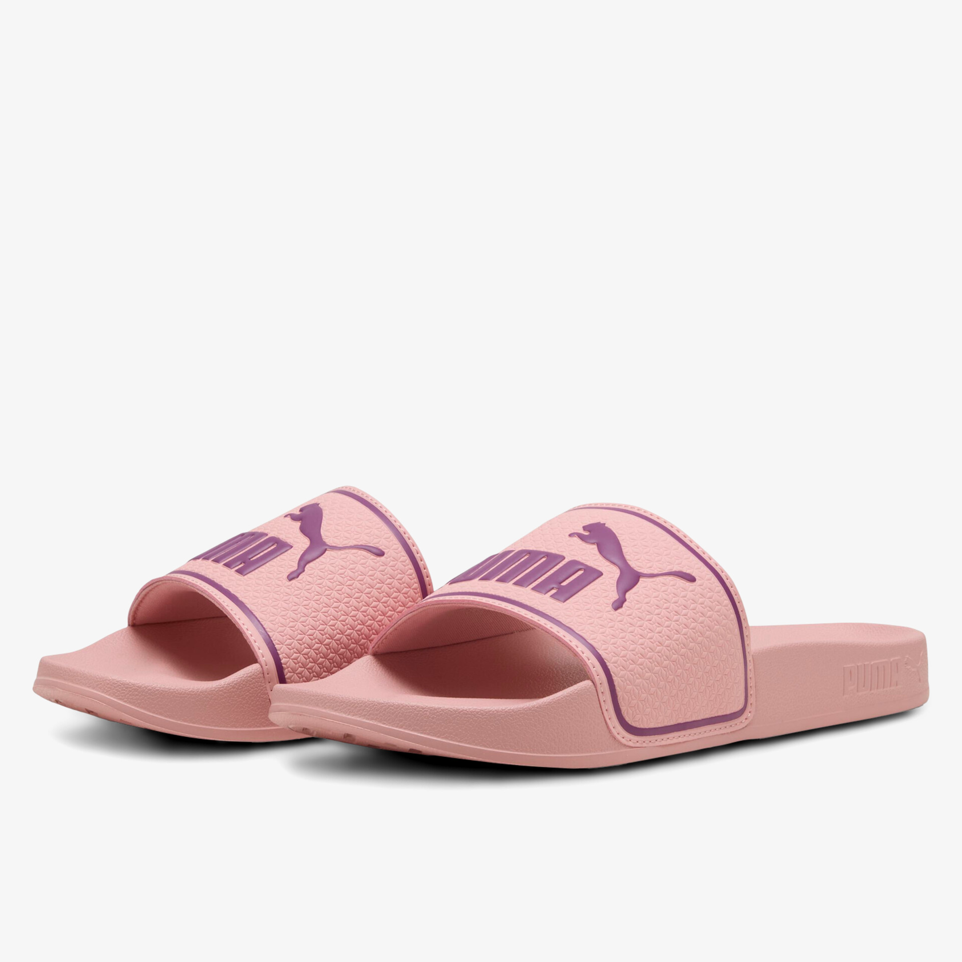 Bequeme rosefarbene Slides mit weichem Riemen und rutschfester Sohle, perfekt für lockere Sommeroutfits