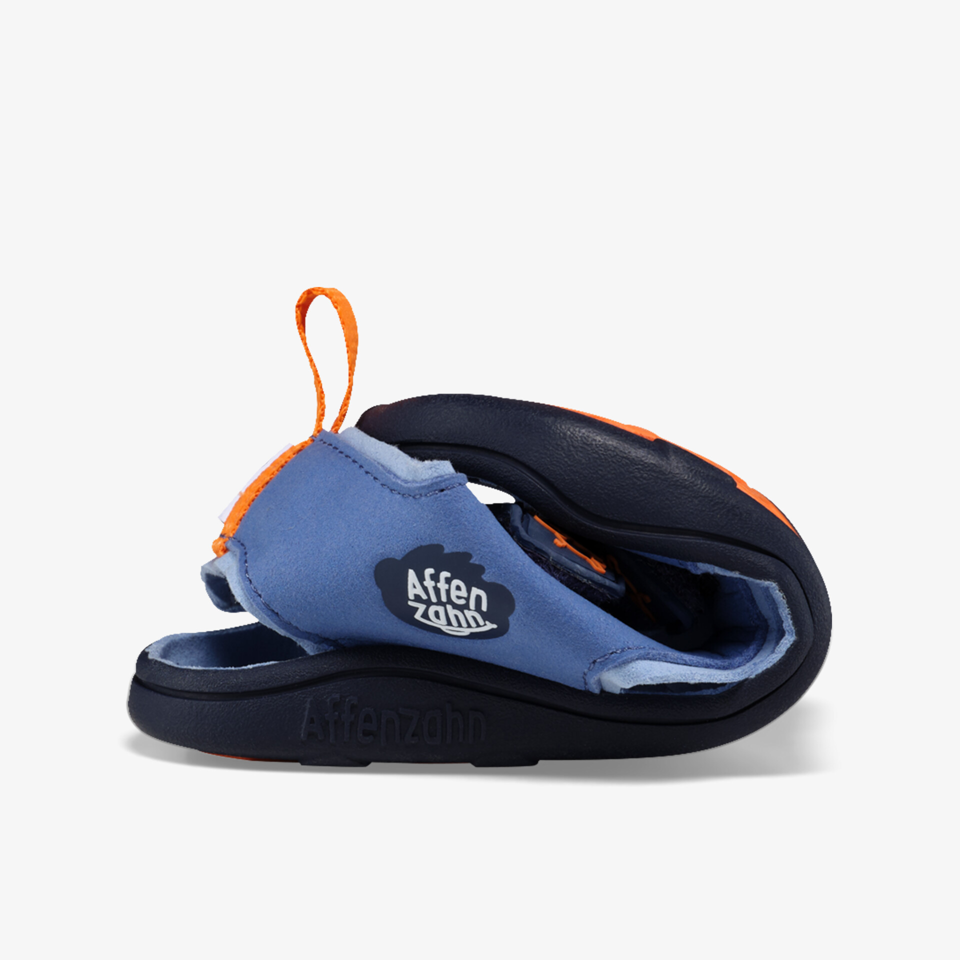 Flexibler blauer Schuh mit stabiler Sohle und praktischer Schlaufe für einfachen Halt und hohen Tragekomfort