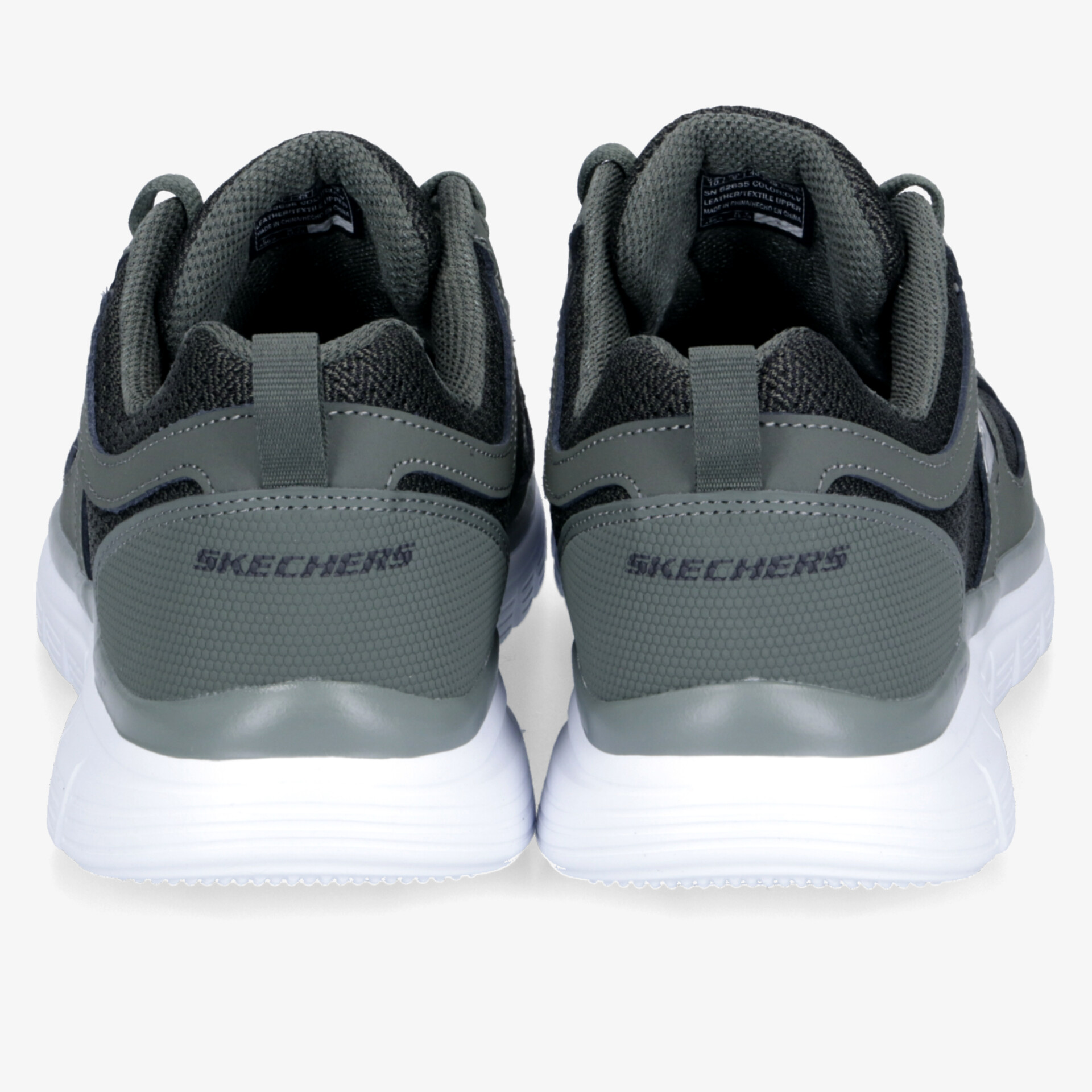 Rückansicht eines grauen Sportschuhs mit weißer Sohle, gepolstert und robust für hohen Komfort