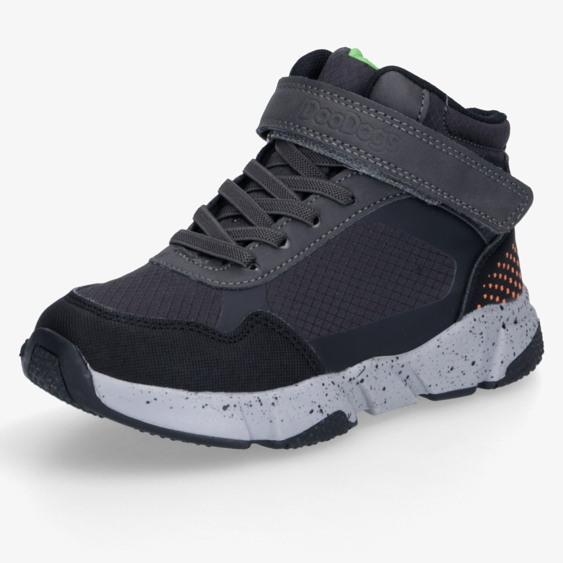 Schwarzer und grauer Sportschuh mit robustem Material, gepolsterter Schnürung und sicherem Klettverschluss, ideal für aktiven Einsatz