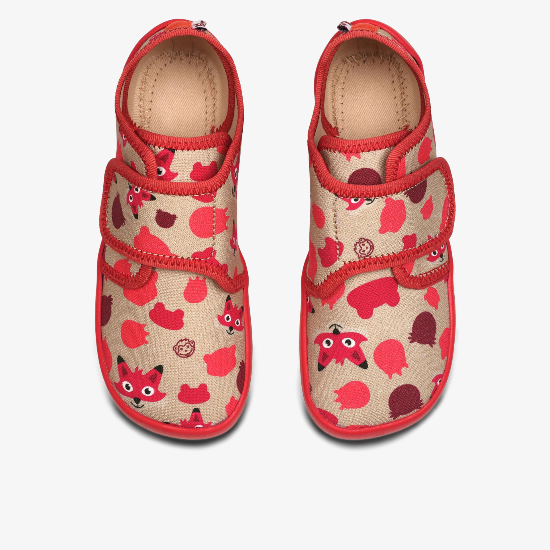 Rote Kindersandalen mit süßem Herzmuster, komfortable und flexible Sohle, ideal für Kleinkinder