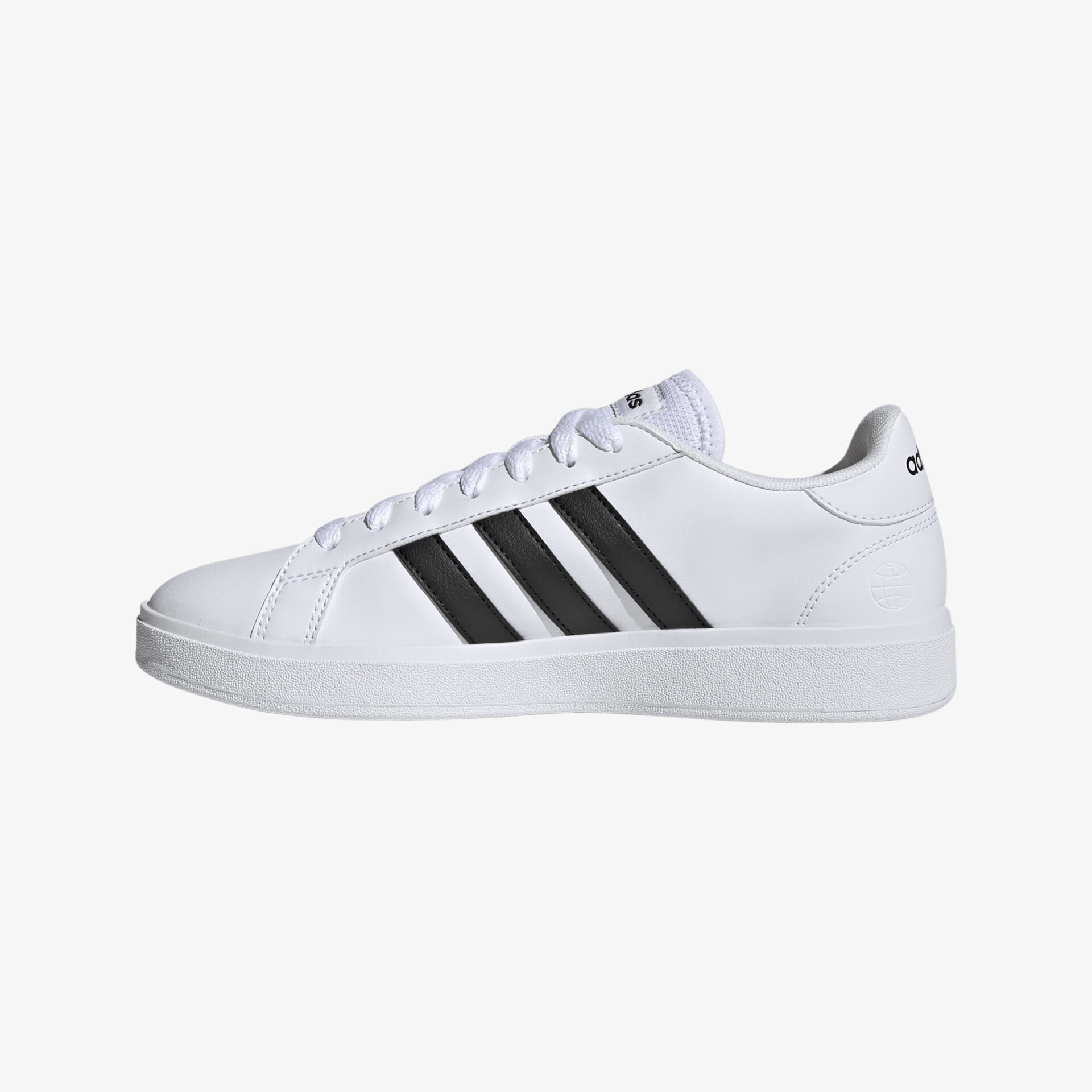 Bequemer Adidas Sneaker in Weiß mit ikonischen schwarzen Streifen, ideal für täglichen Stil und Komfort.