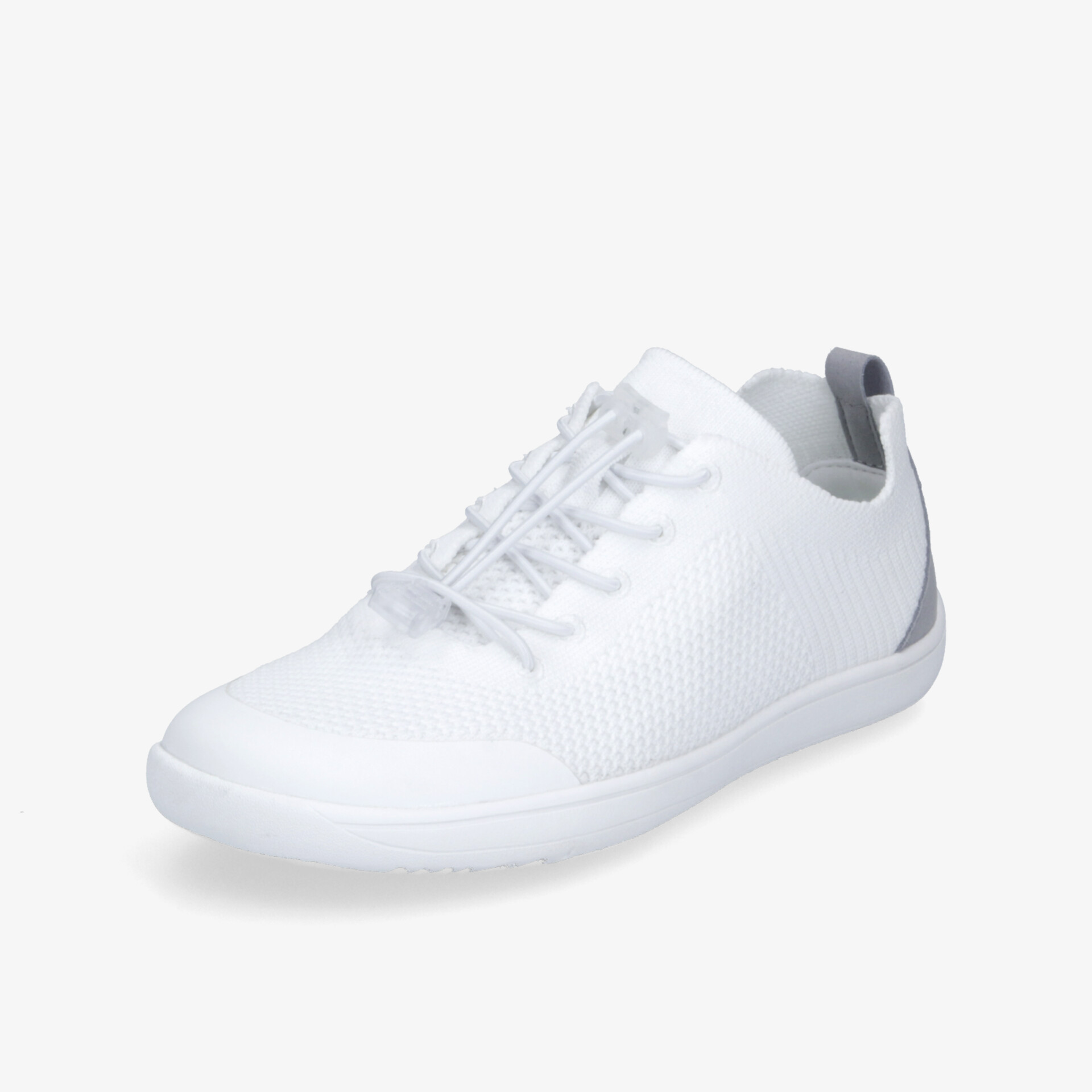 Moderner weißer Sneaker schräg von vorne mit schnürbarer Passform und atmungsaktivem, flexiblem Material