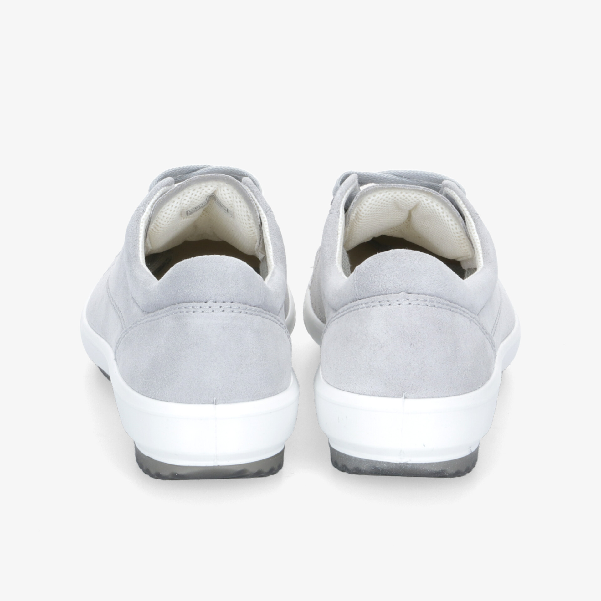 Elegante graue Schuhe mit strapazierfähiger Sohle, ideal für täglichen Komfort und vielseitiges Styling.