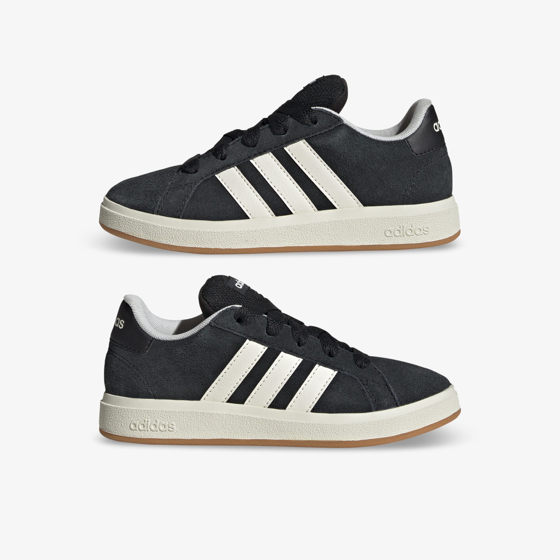 Schwarze Adidas Sneakers als Paar mit weißer Sohle und markanten drei Streifen, komfortabel und robust