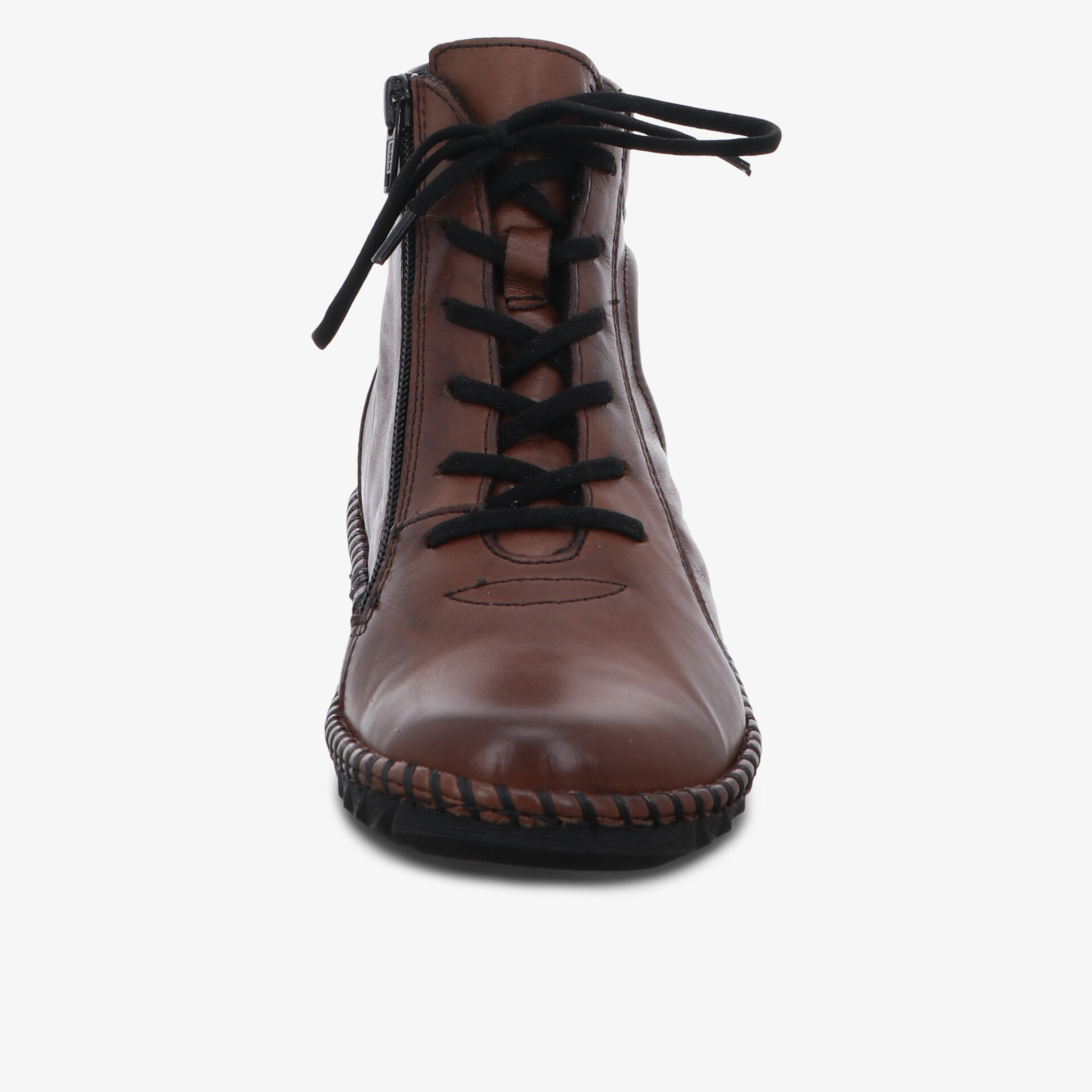 Brauner Lederschuh mit Schnürung, weicher Polsterung und robustem, modernem Design, frontal aufgenommen