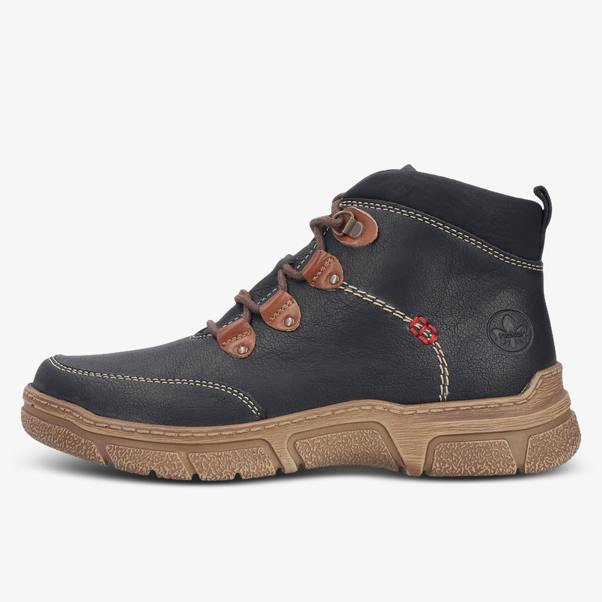 Robuster Schnürstiefel aus Leder mit profilierter Sohle und dekorativen Metallösen für optimalen Halt