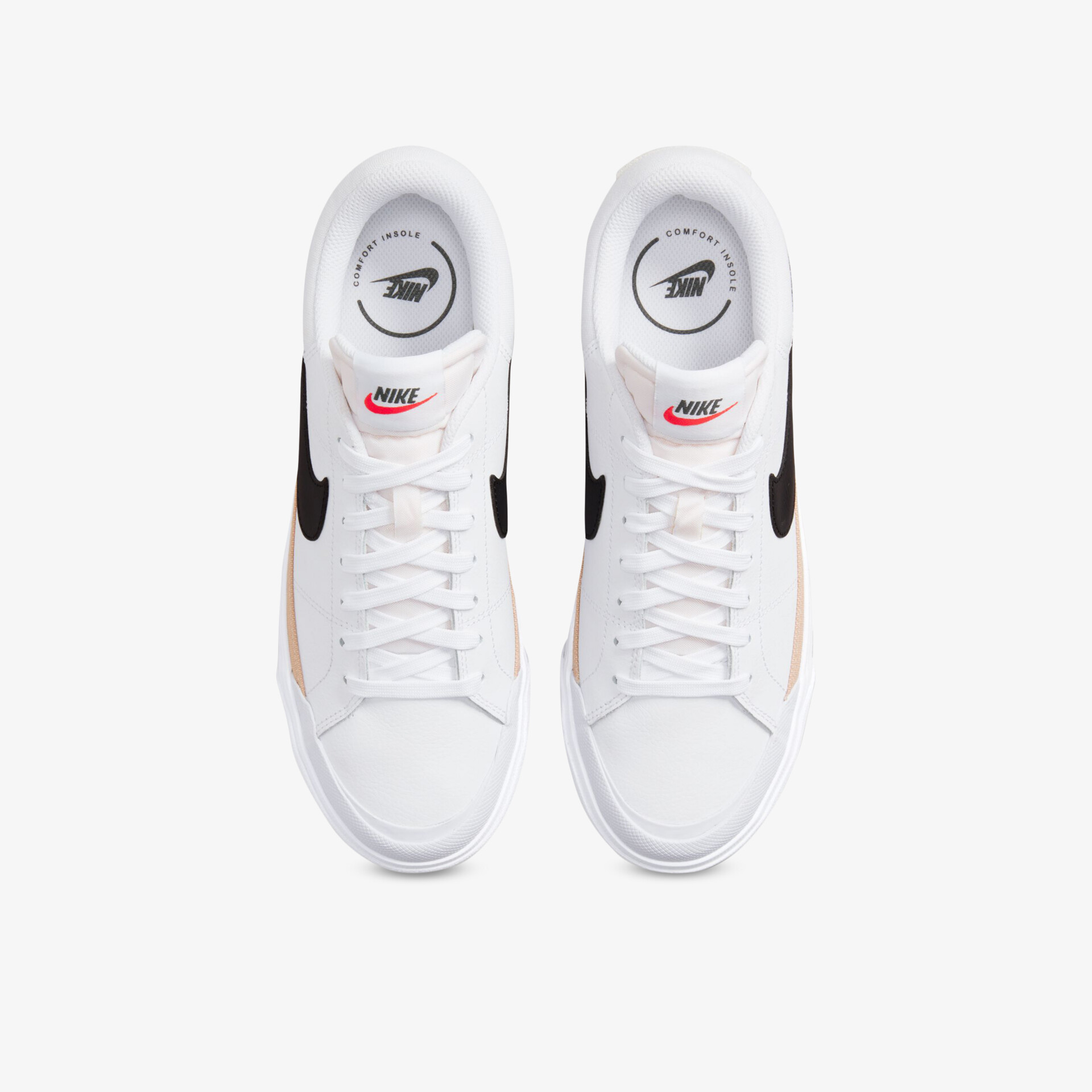 Stylische weiße Turnschuhe mit schwarzem Swoosh, optimaler Tragekomfort und modernes Design.