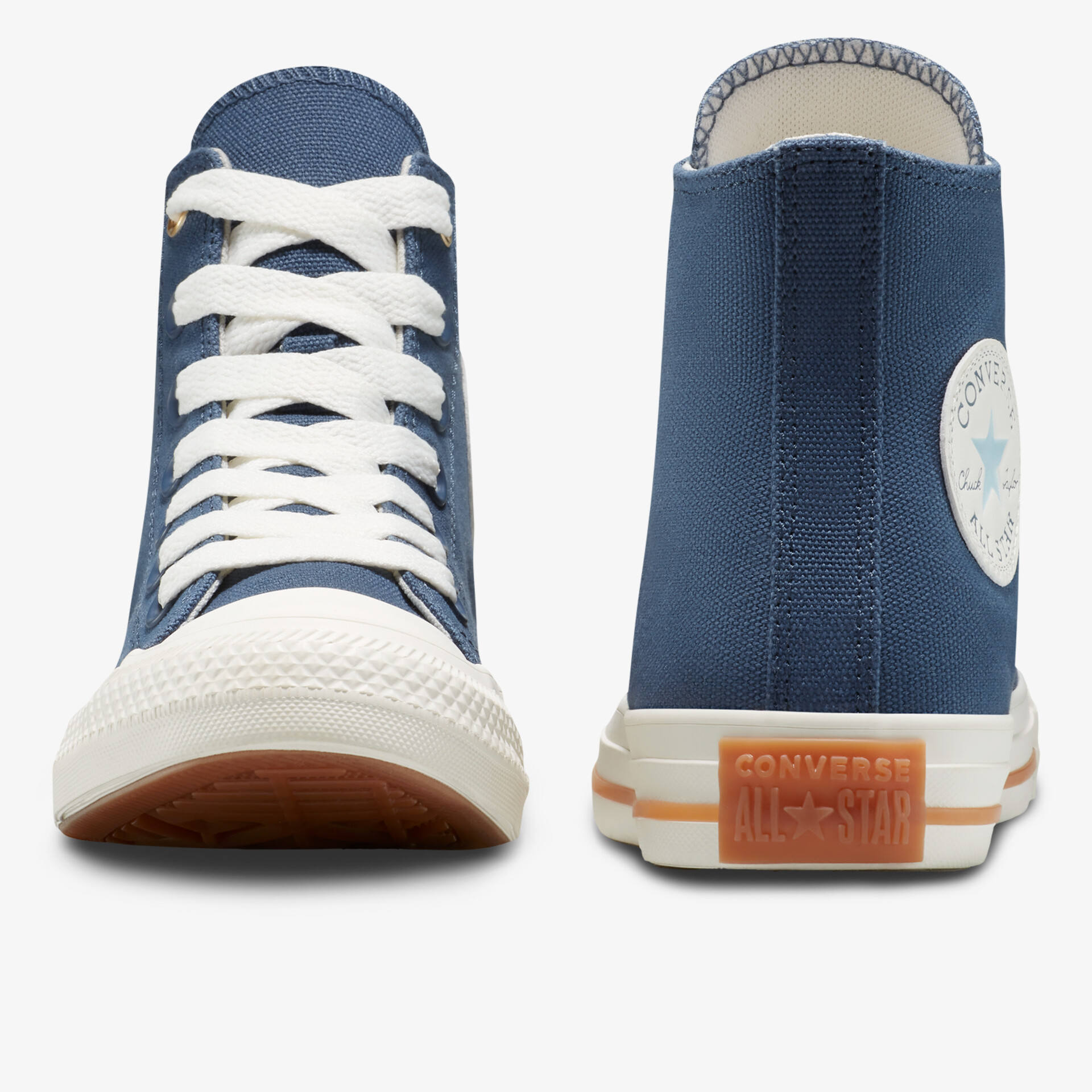 Hoher Schuh in Blau mit weißen Schnürsenkeln und stabiler Gummisohle, klassische Rückansicht