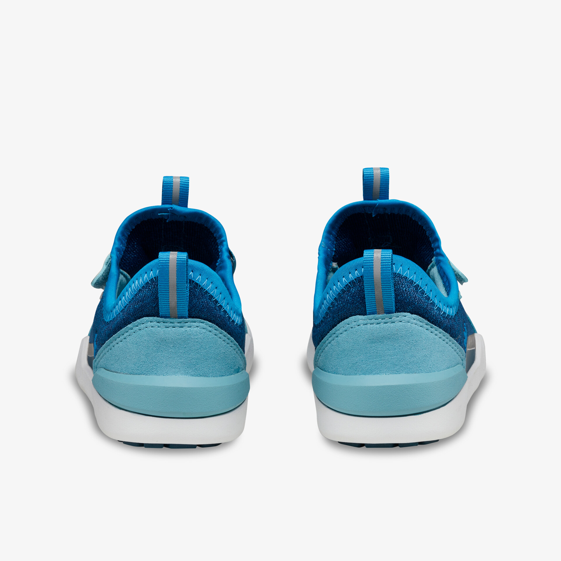 Bequeme blaue Sneaker mit modernem Design und rutschfester Sohle, ideal für den alltäglichen Gebrauch.