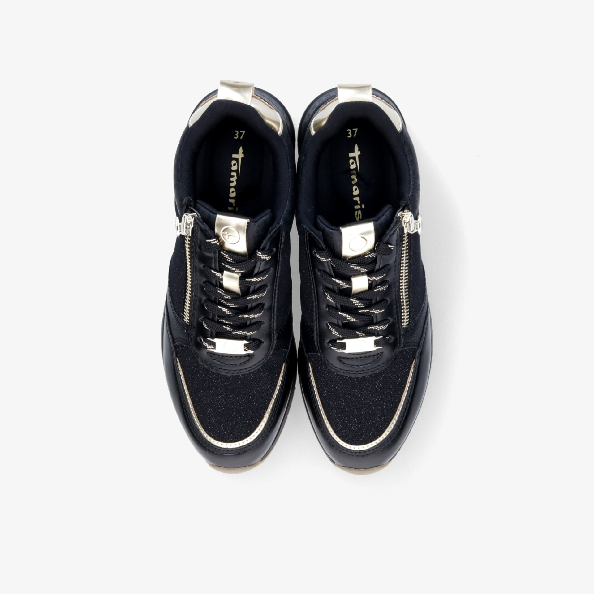 Sportliche schwarze Sneaker mit leichter, flexibler Sohle und bequemer Passform, Draufsicht auf beide Schuhe