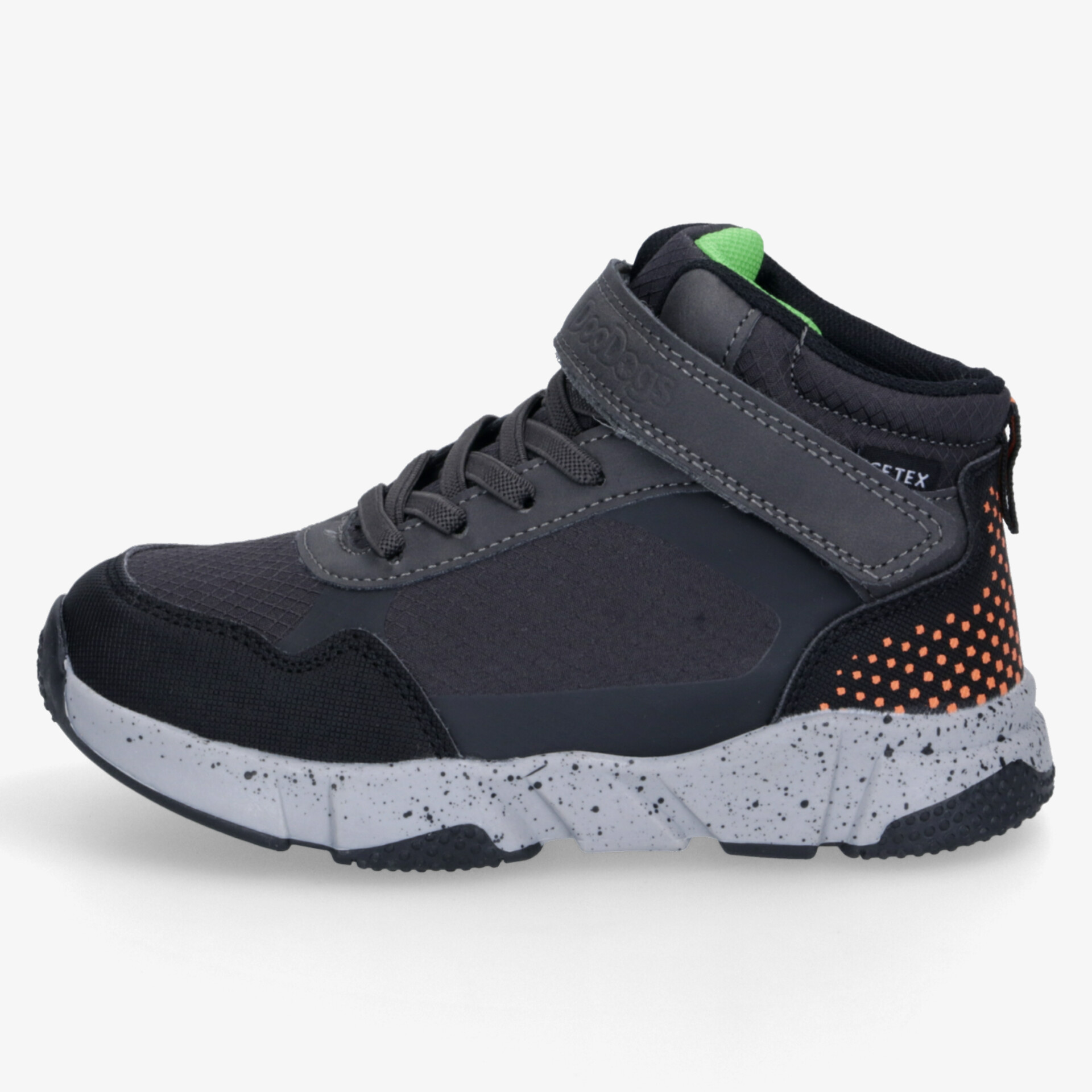 Sportlicher grauer Hochschnitt-Schuh seitlich mit verstärkter Schnürung und komfortabler, leichter Sohle