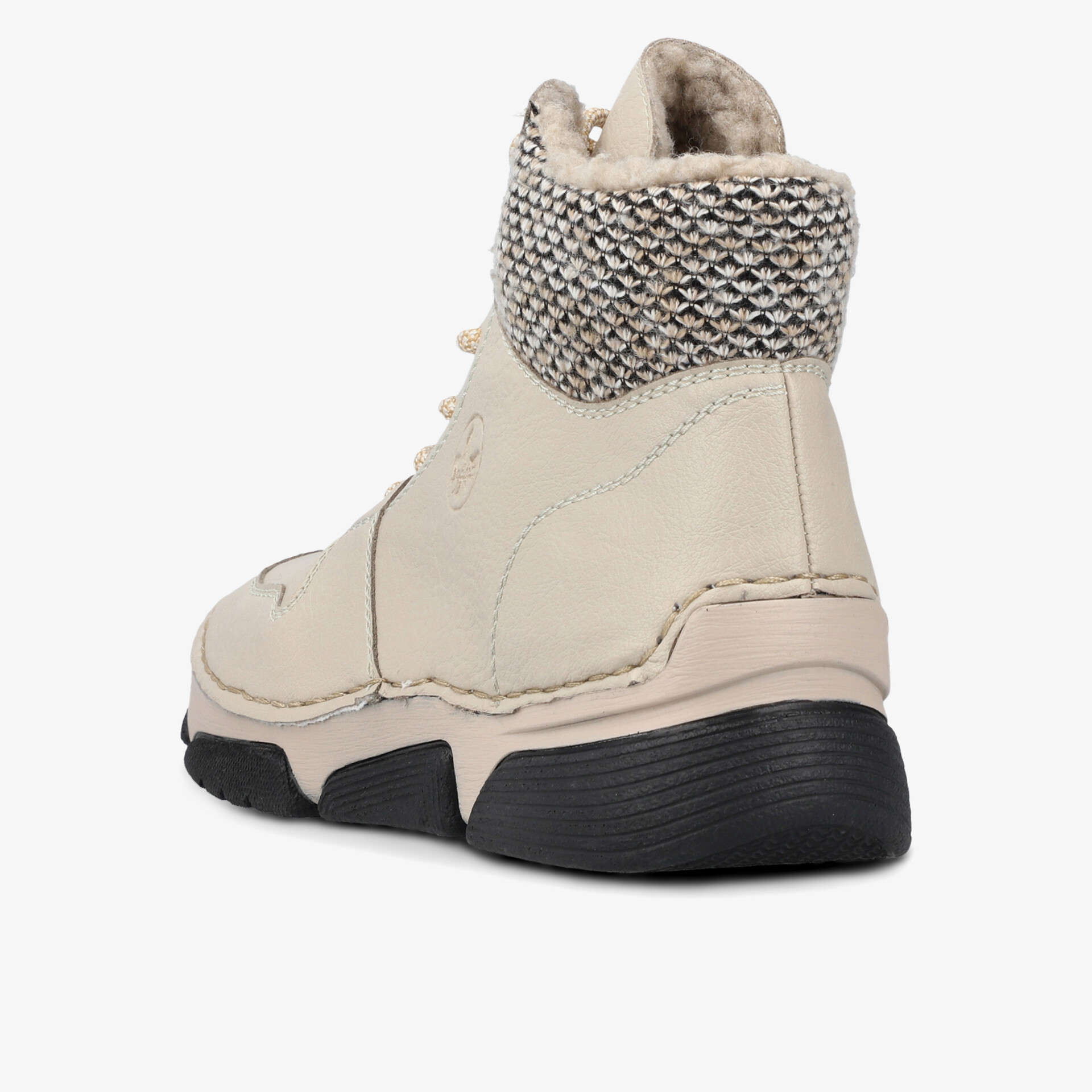 Beiger Schuh mit gepolstertem Schaft und profilierter schwarzer Sohle in seitlicher Ansicht