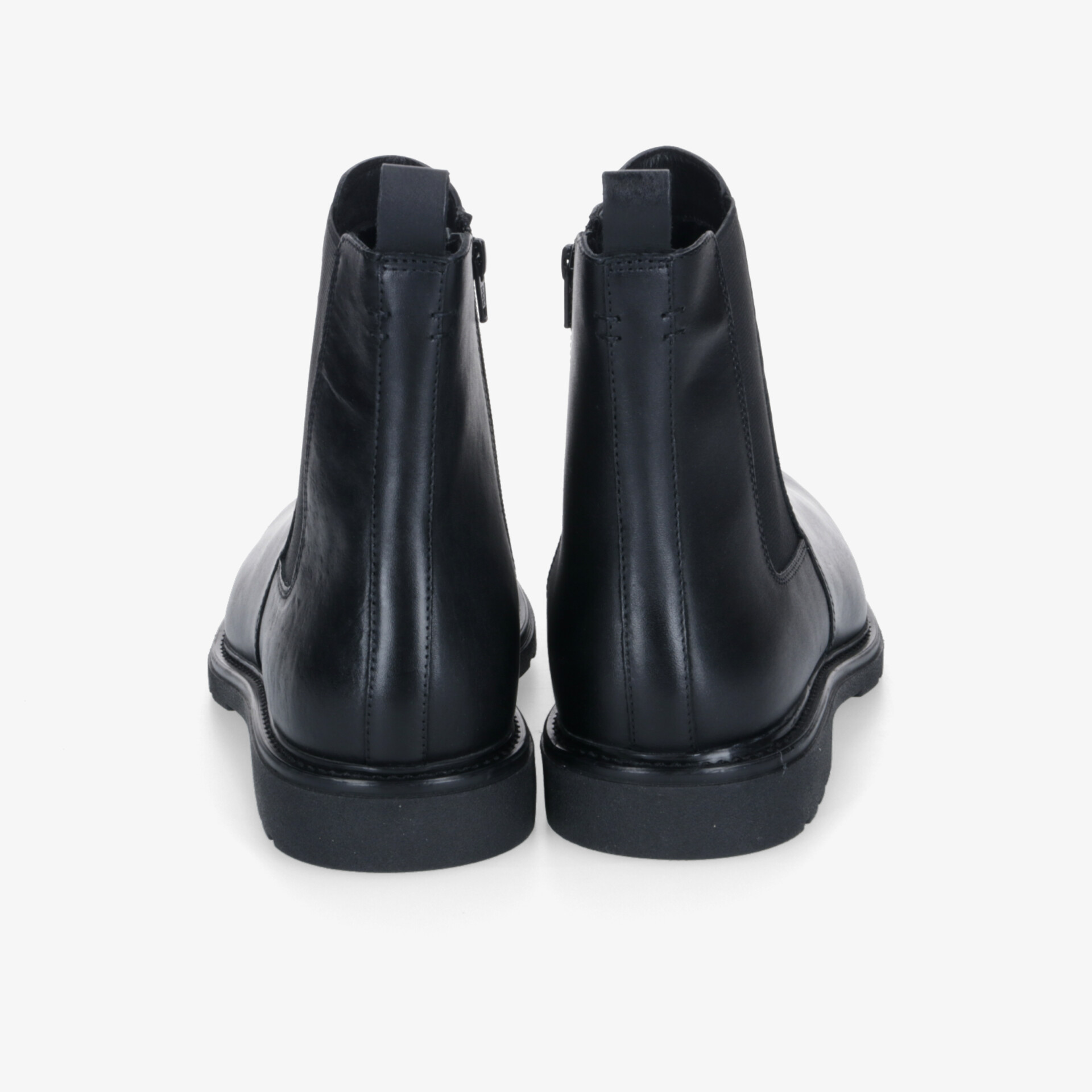 Schwarze Stiefel Rückansicht mit stabilem Absatz und robustem Reißverschluss, eleganter und klassischer Stil