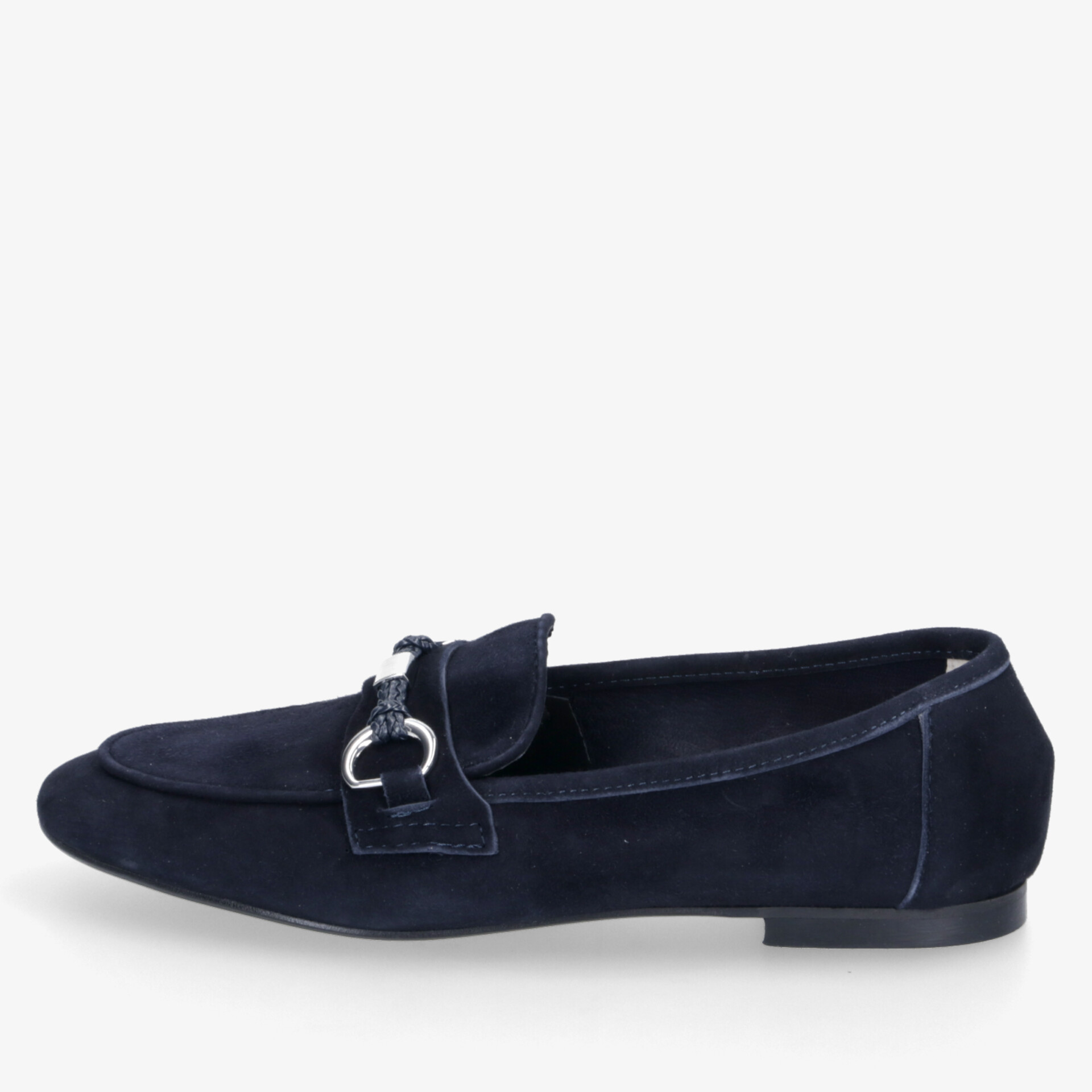 Eleganter Loafer-Schuh aus hochwertigem Material mit Metallverzierung und schlankem, bequemem Design seitlich sichtbar