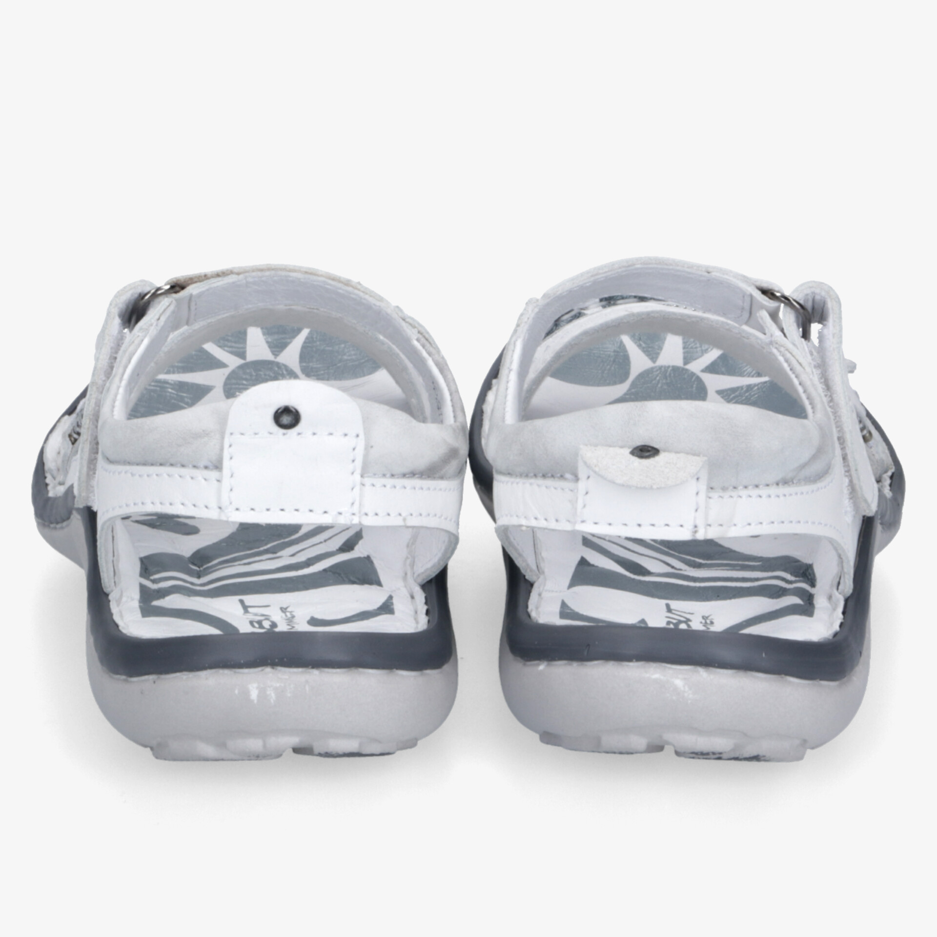 Rückansicht von zwei verstellbaren sportlichen Schuhen mit weicher Sohle und atmungsaktivem Material