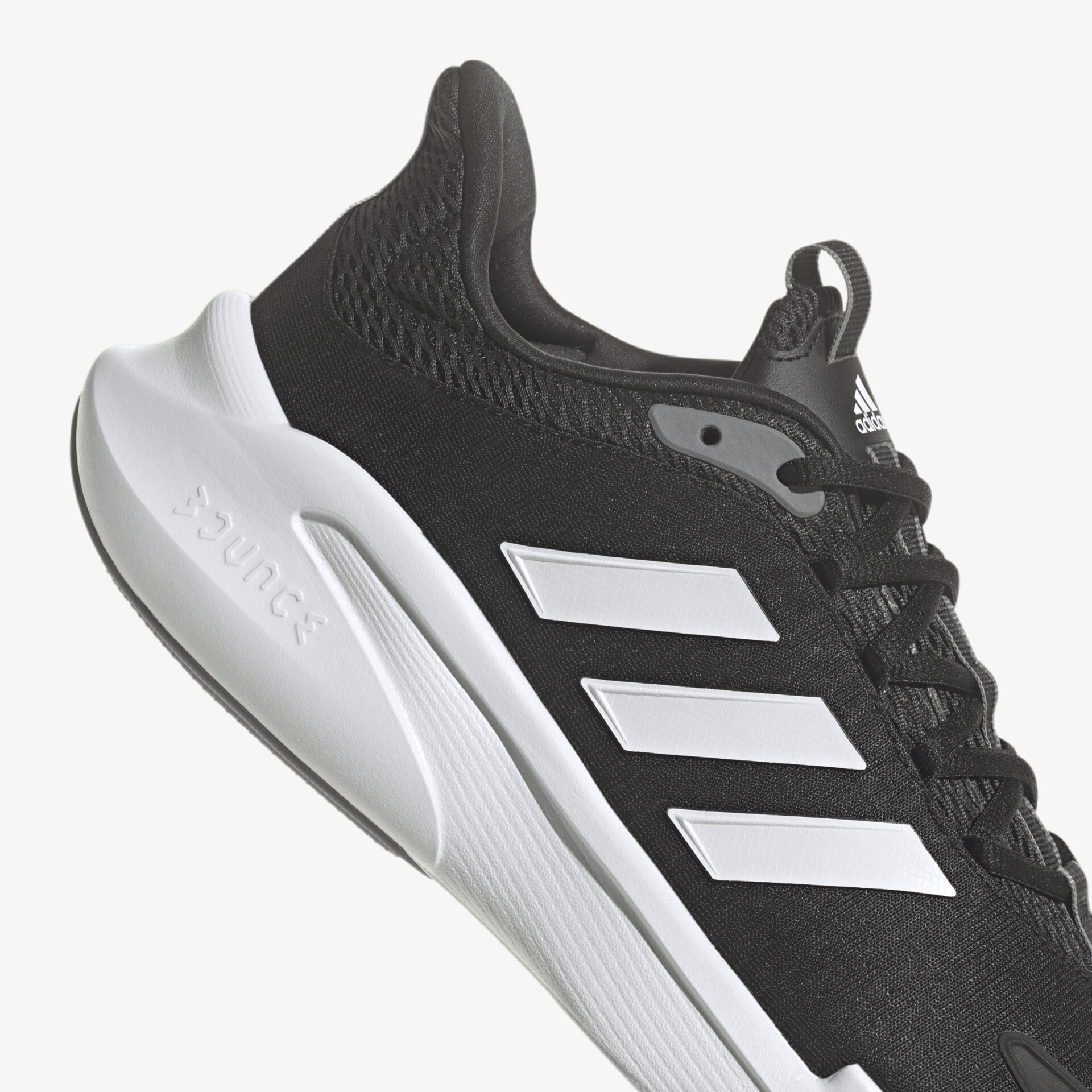 Bequemer und stilvoller Sport-Schuh mit drei markanten Streifen in zeitgemäßem Schwarz-Weiß-Design.