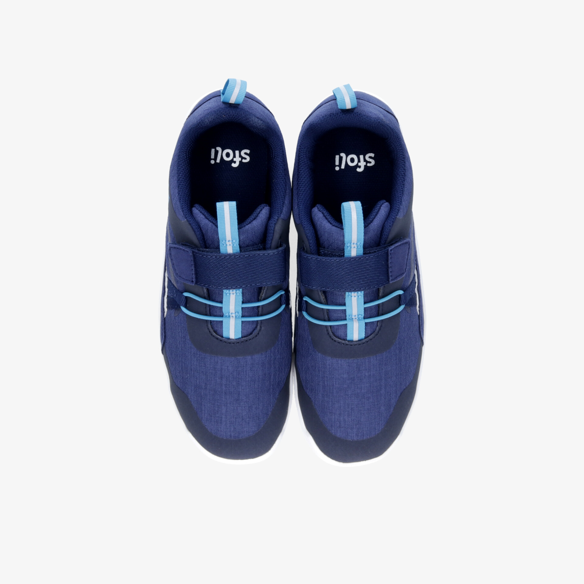 Leichte, bequeme blaue Sportschuhe mit elastischer Schnürung und gepolstertem Innenbereich in Draufsicht