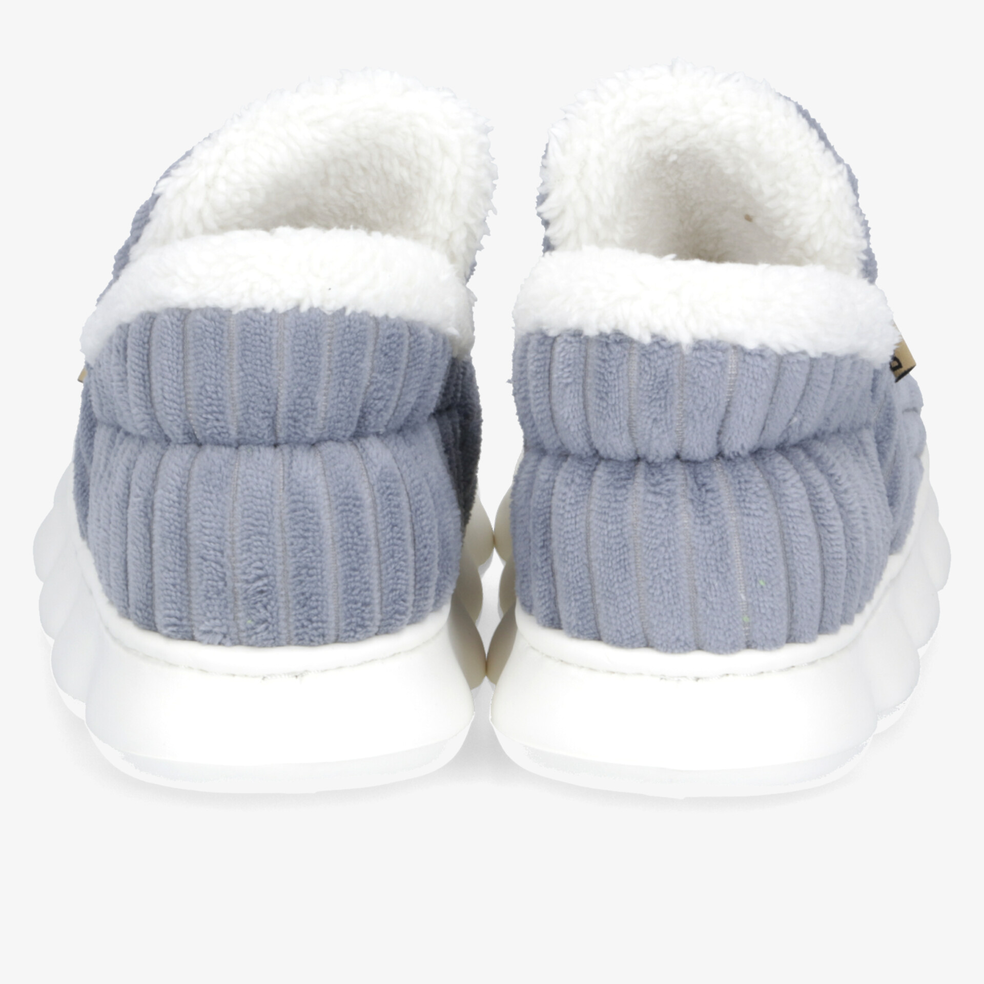 Bequeme gepolsterte Hausschuhe in Hellblau mit weichem, warmem Innenfutter und rutschfester weißer Sohle, Rückansicht