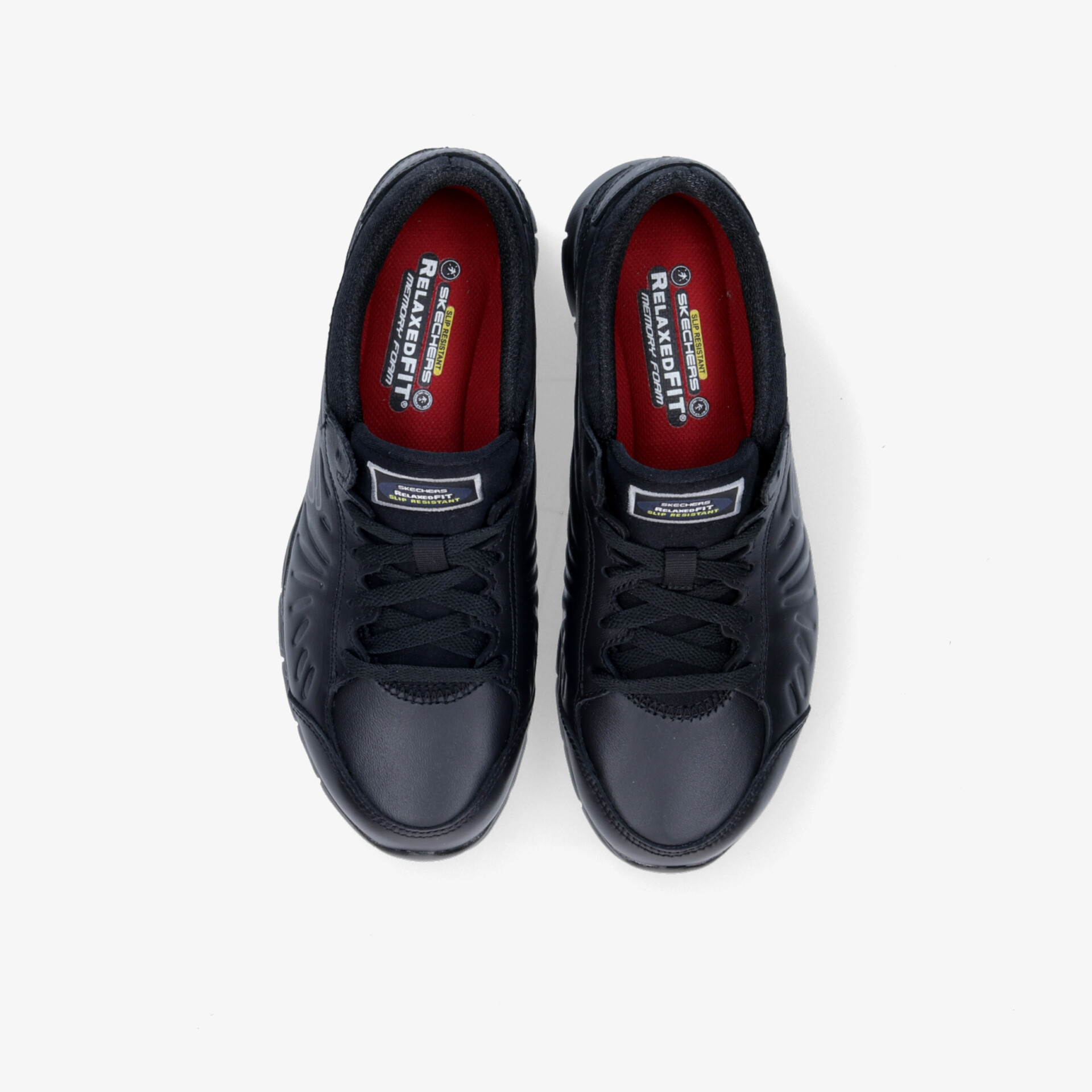 Stylische schwarze Sneaker mit komfortablem Design und zeitlosem Look aus der Vogelperspektive.