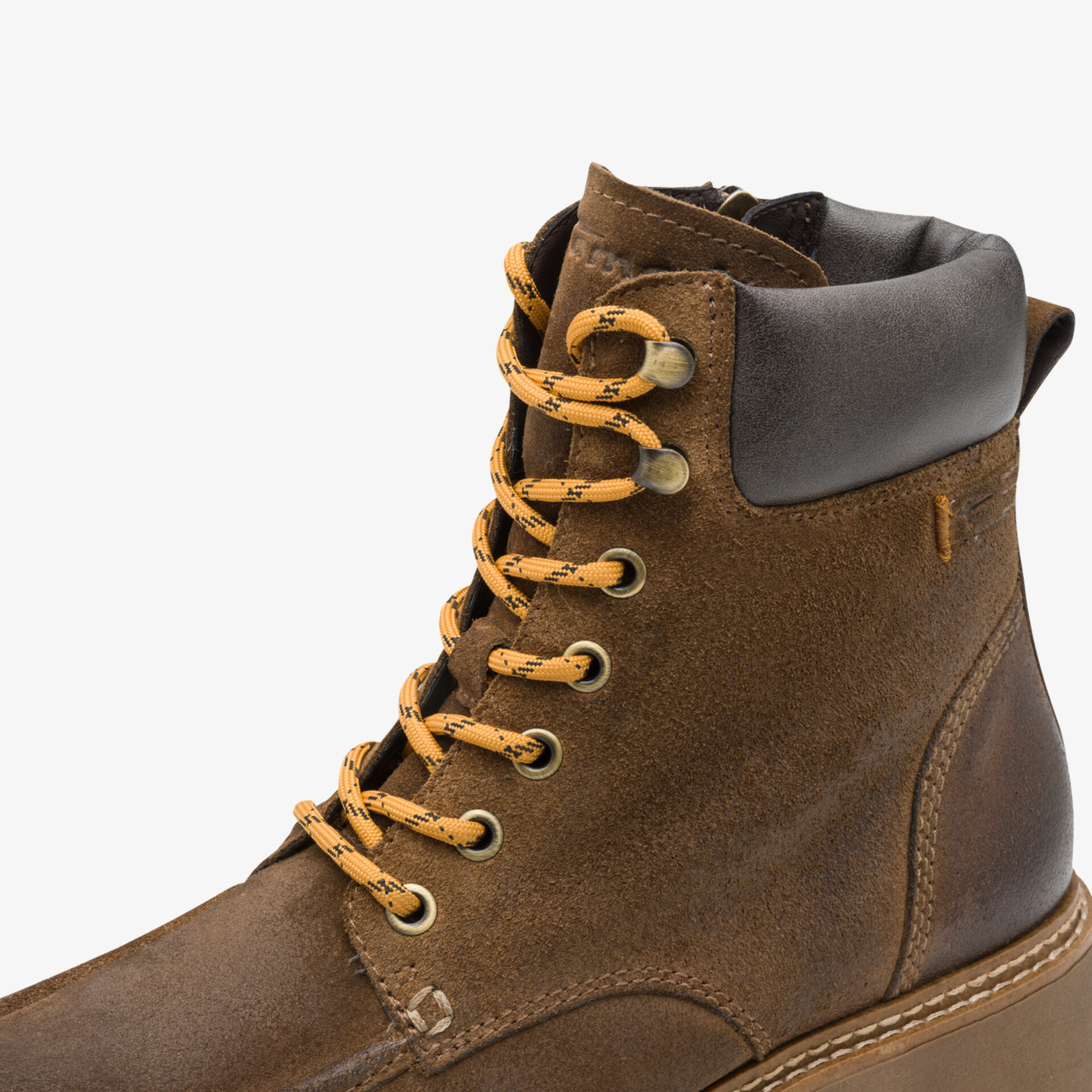 Robuster brauner Schnürstiefel aus hochwertigem Leder mit gepolstertem Knöchelbereich für optimalen Komfort