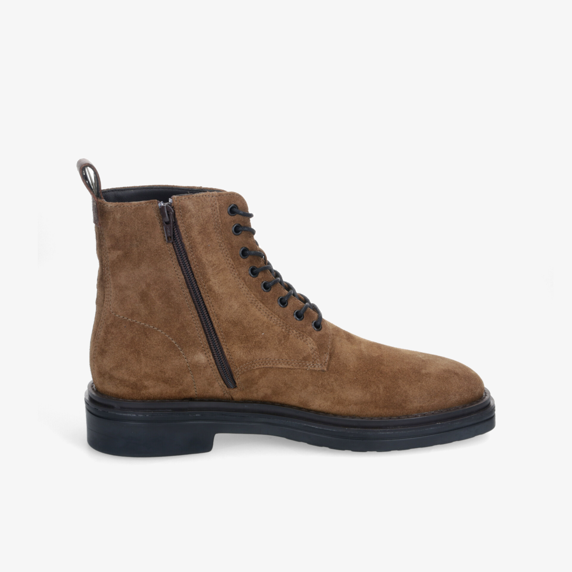 Robuster brauner Wildleder Schnürstiefel mit praktischem Reißverschluss und profilierter Sohle in seitlicher Ansicht