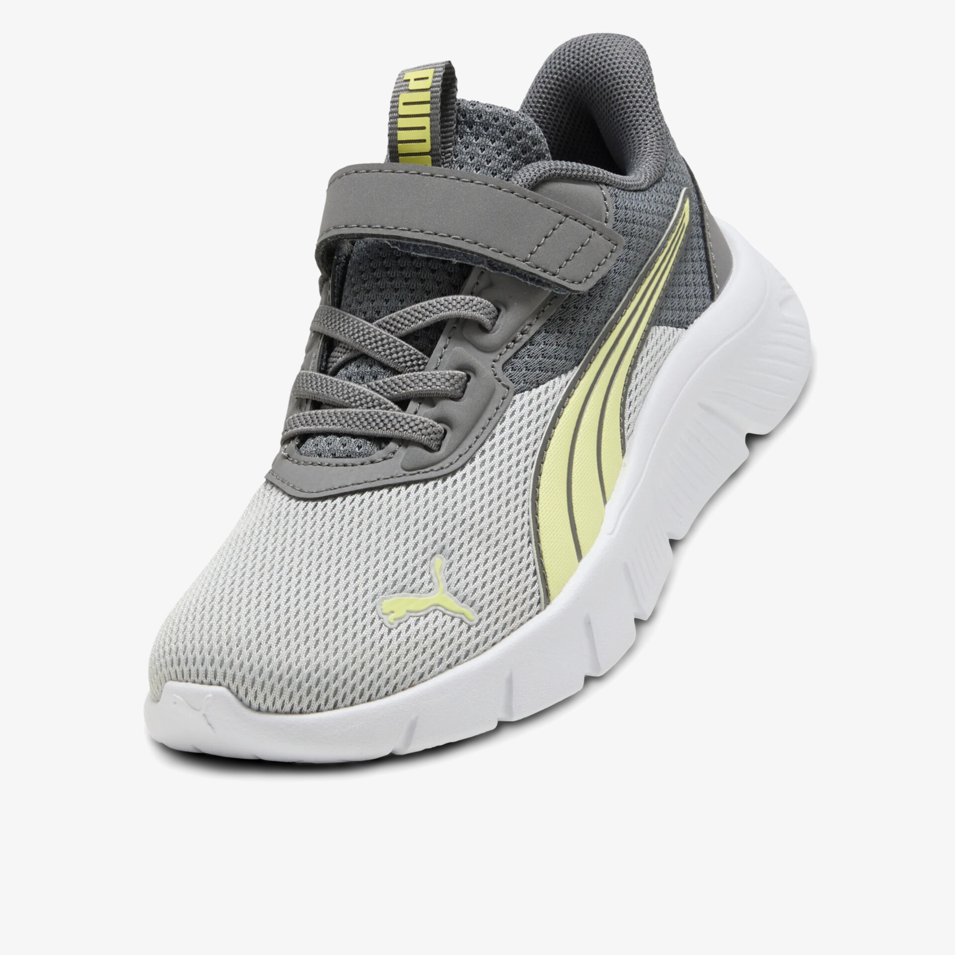 Moderner Sportschuh mit atmungsaktivem Material, leichter Sohle und praktischer Klettverschluss für optimalen Komfort