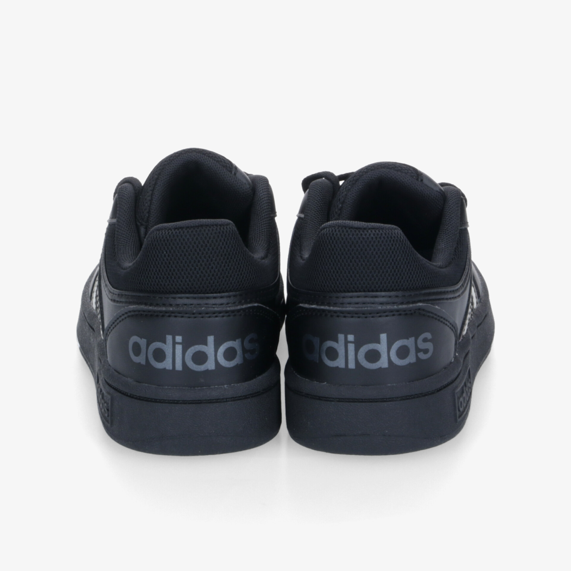 Adidas schwarze Sneaker Rückansicht mit gepolstertem Schaftrand und sportlichem, robustem Design