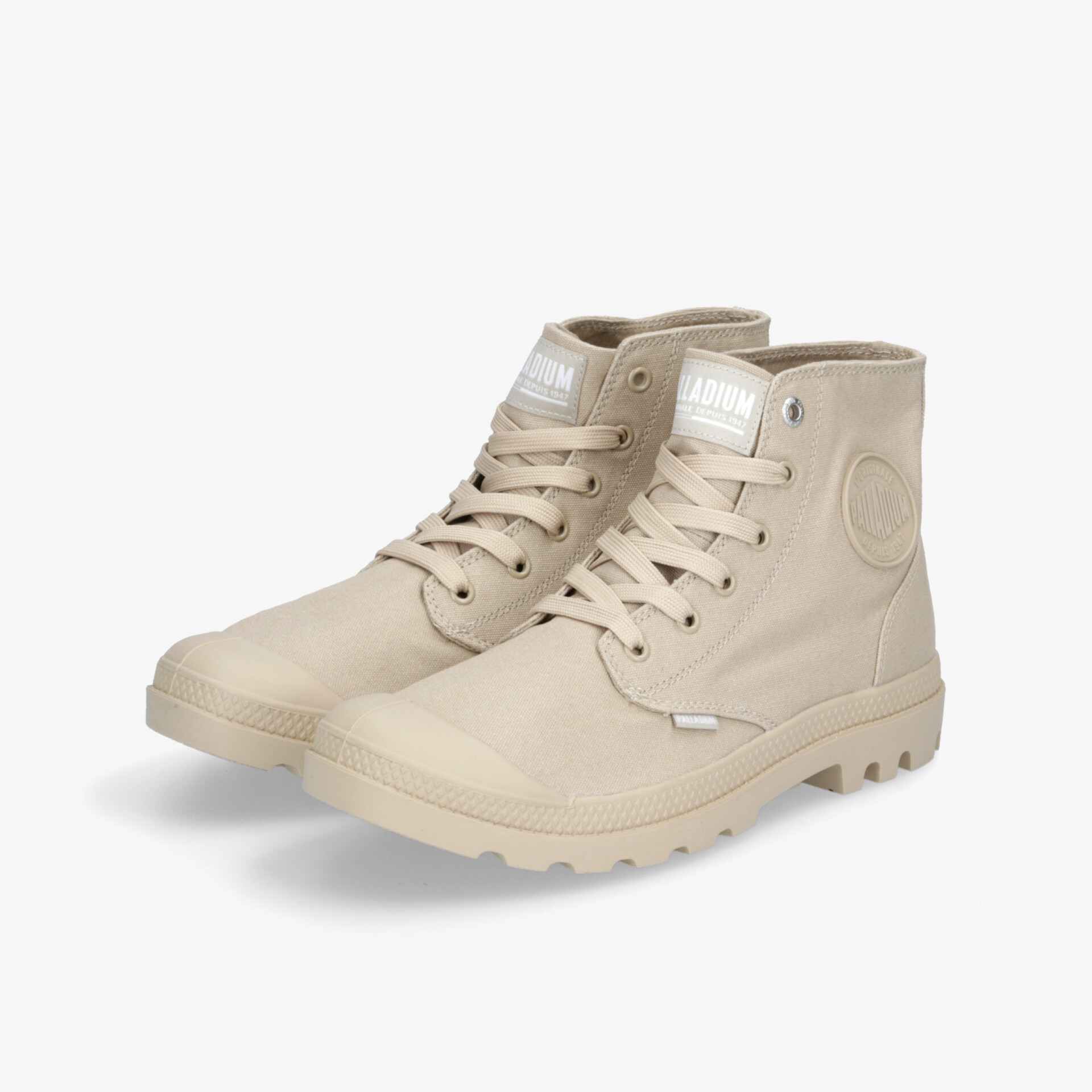 Stylische beige Stiefel mit robuster Sohle, perfekt für urbanen Stil und Outdoor-Abenteuer.