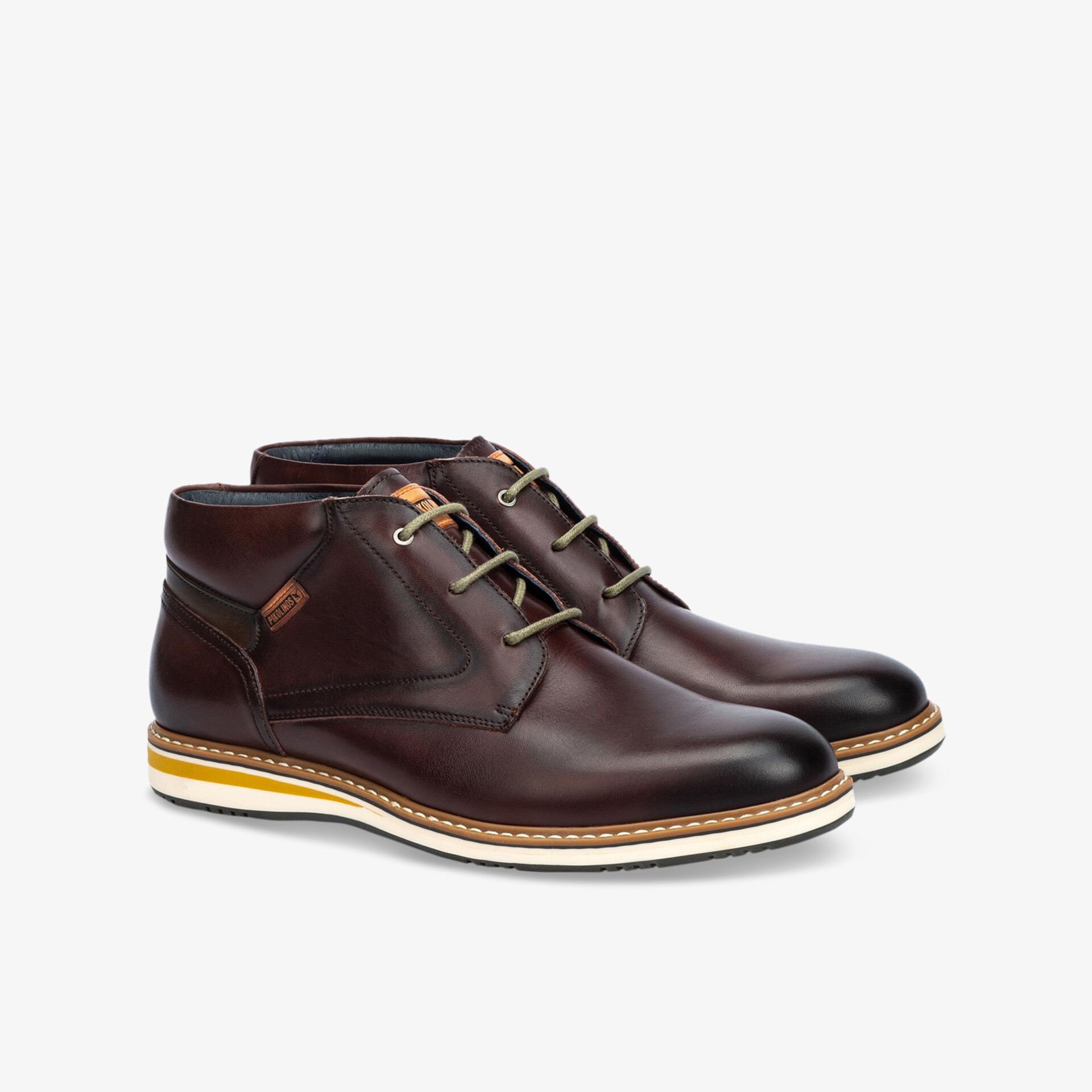 Elegante braune Lederschnürschuhe mit bequemer Sohle und stilvollem Design für vielseitige Anlässe.