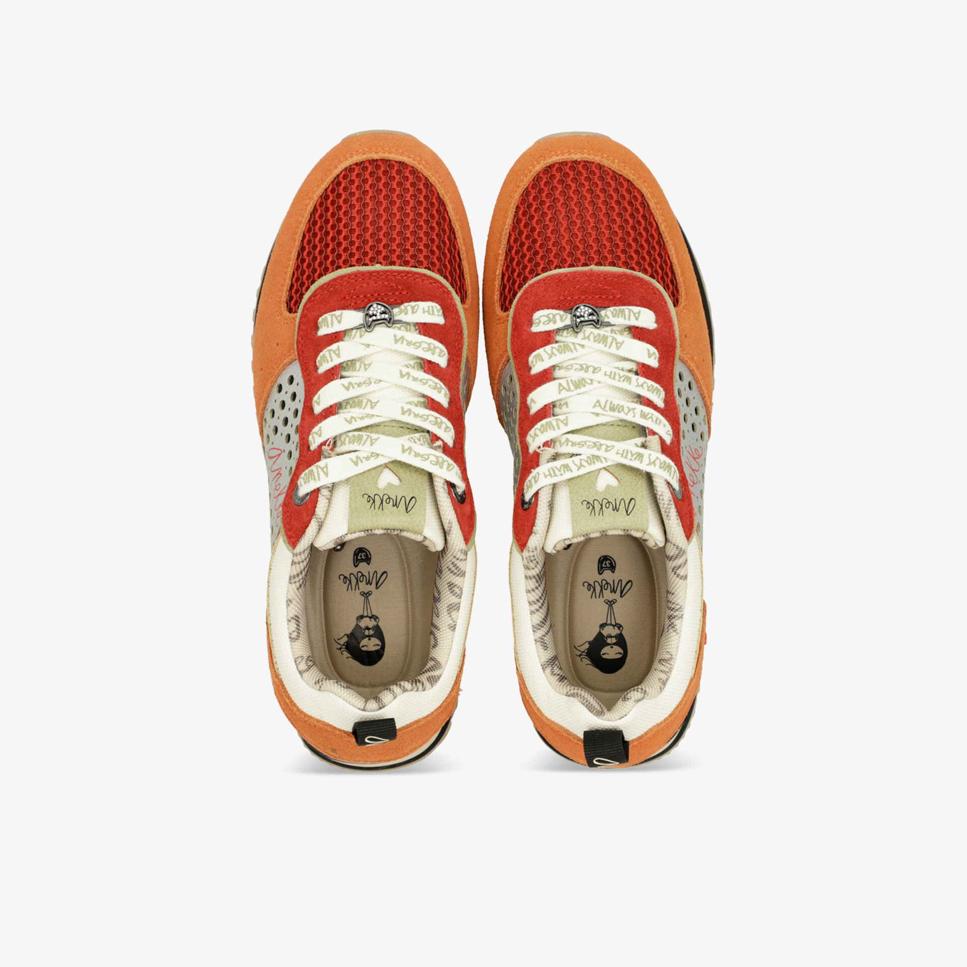 Leichte Sportschuhe mit atmungsaktivem Mesh und robuster Schnürung, komfortabel und sportlich im ansprechenden Orange-Weiß