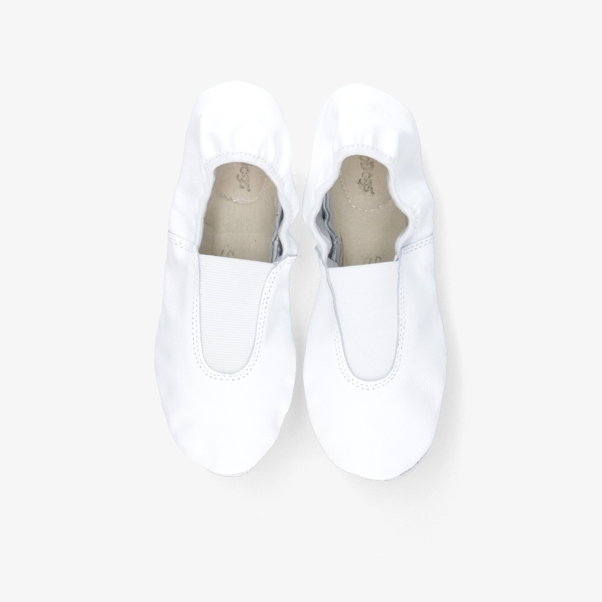 Bequeme, schlichte weiße Schuhe in klassischem Design, ideal für Alltag und besondere Anlässe.