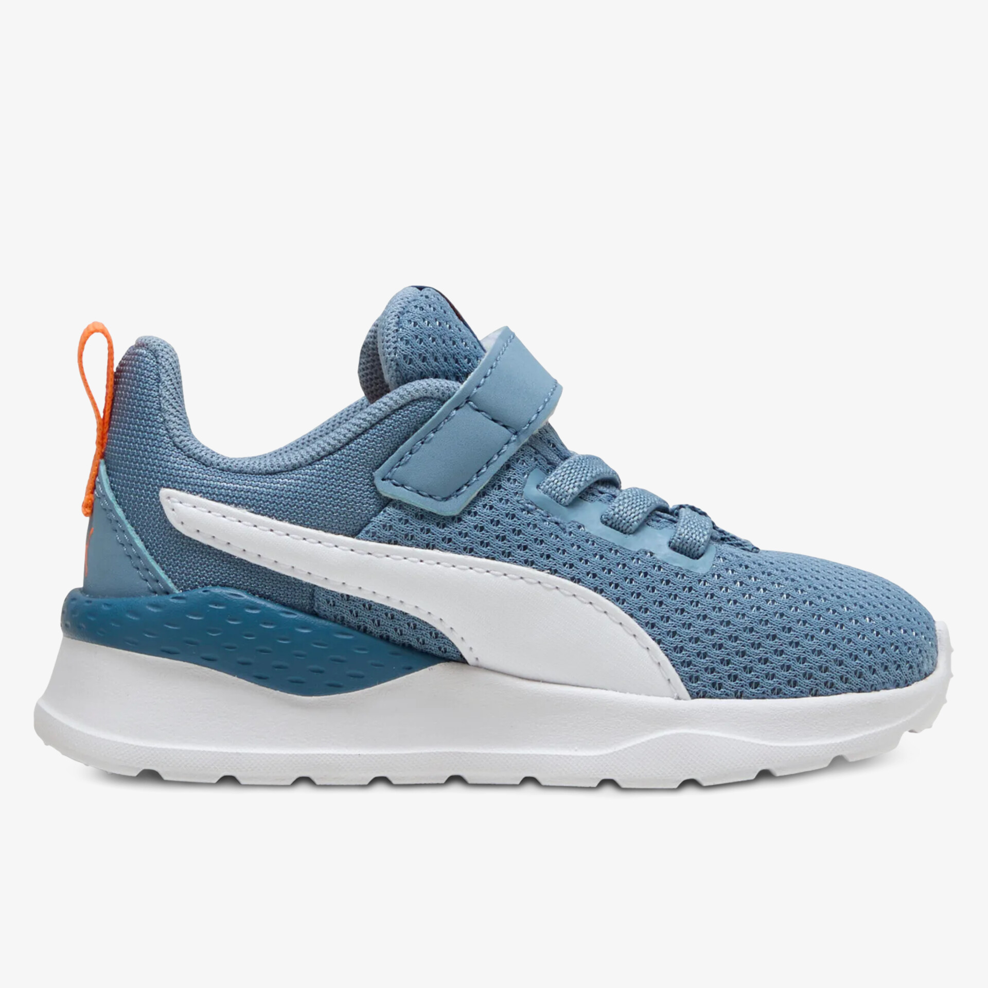 Leichter sportlicher Schuh mit atmungsaktivem Material und flexiblem Klettverschluss für hohen Tragekomfort