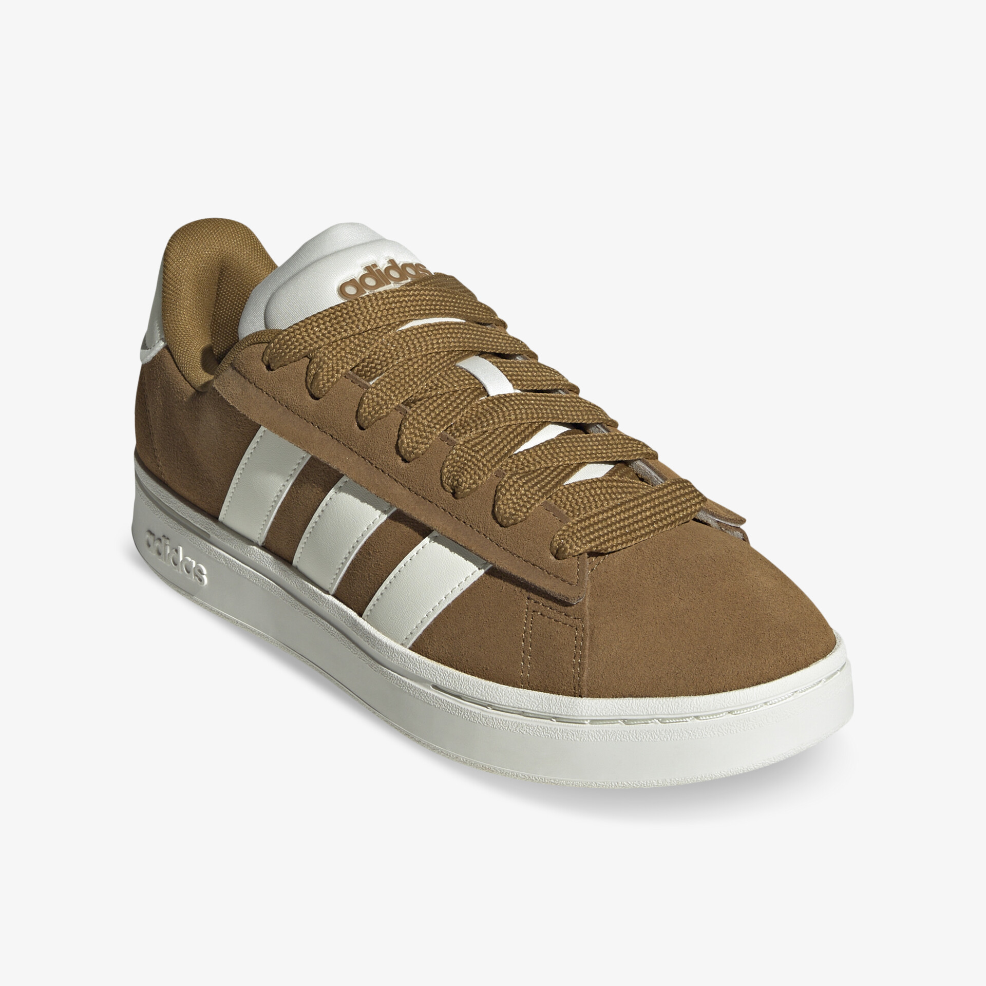 Moderner brauner Sneaker mit weißen Streifen und flacher Sohle, bequem und sportlich im Design