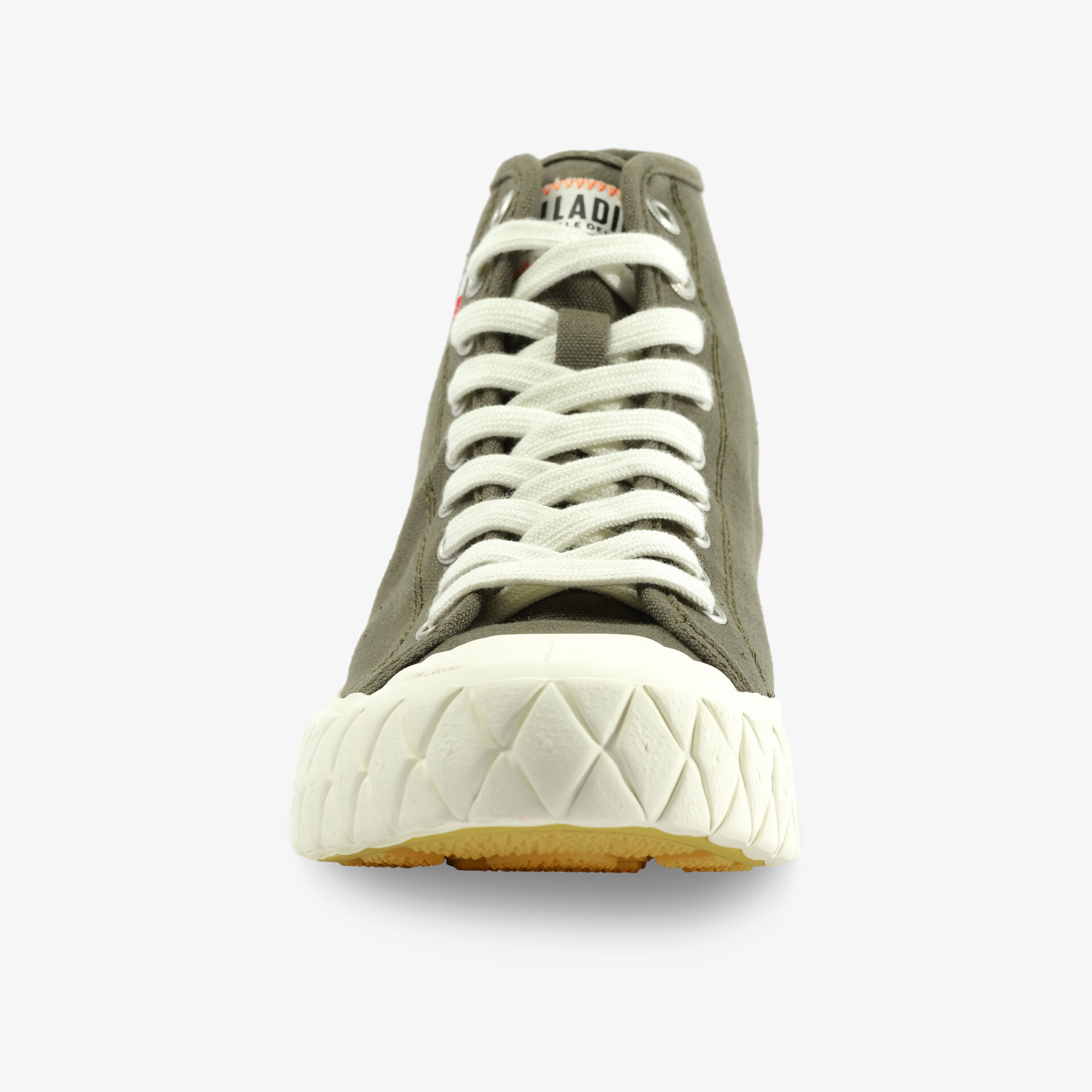 Moderner Sneaker mit robustem Design, komfortabler Passform und rutschfester Sohle, ideal für den täglichen Gebrauch.