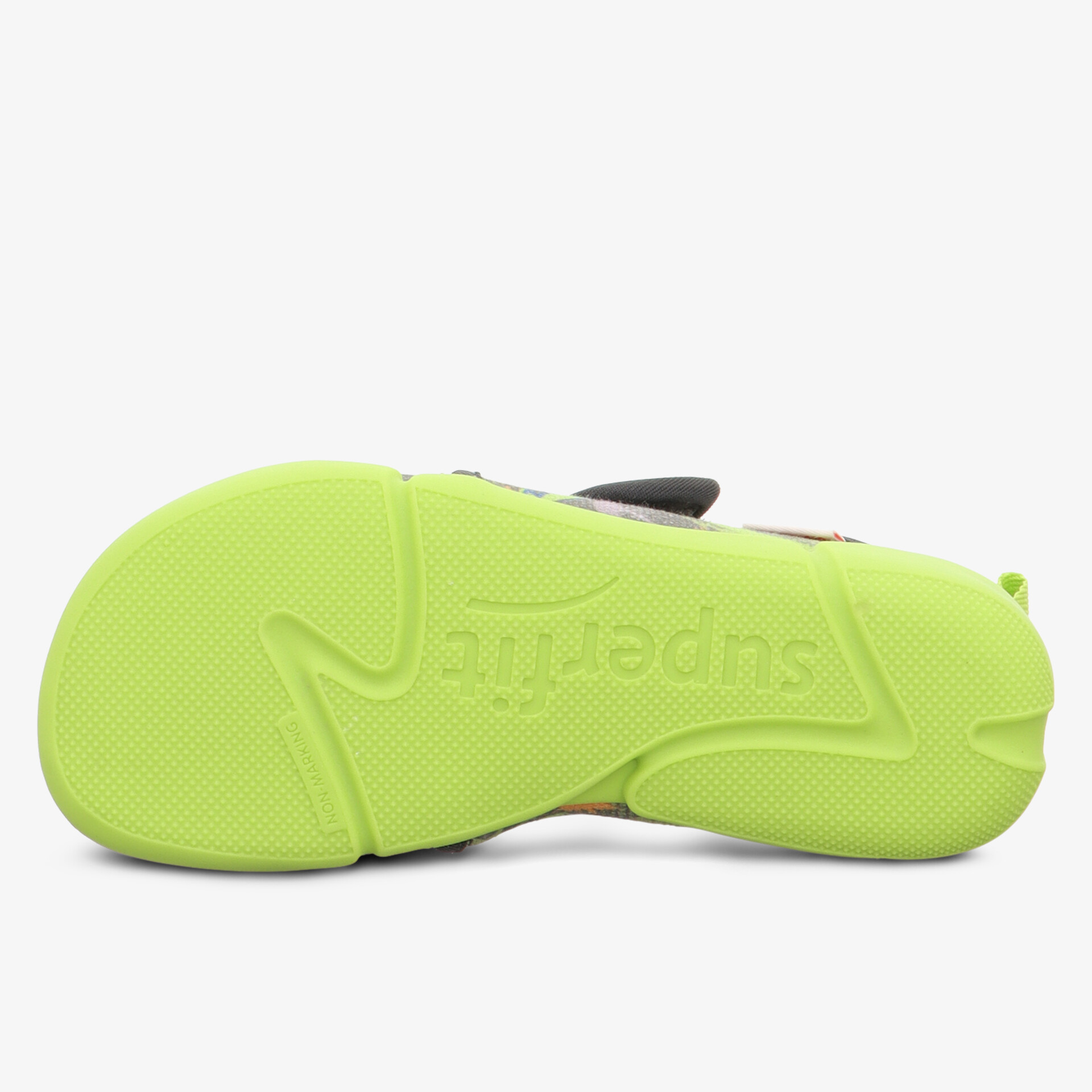 Grüne flexible Sohle eines Sportschuhs mit rutschfestem Profil und robustem Material