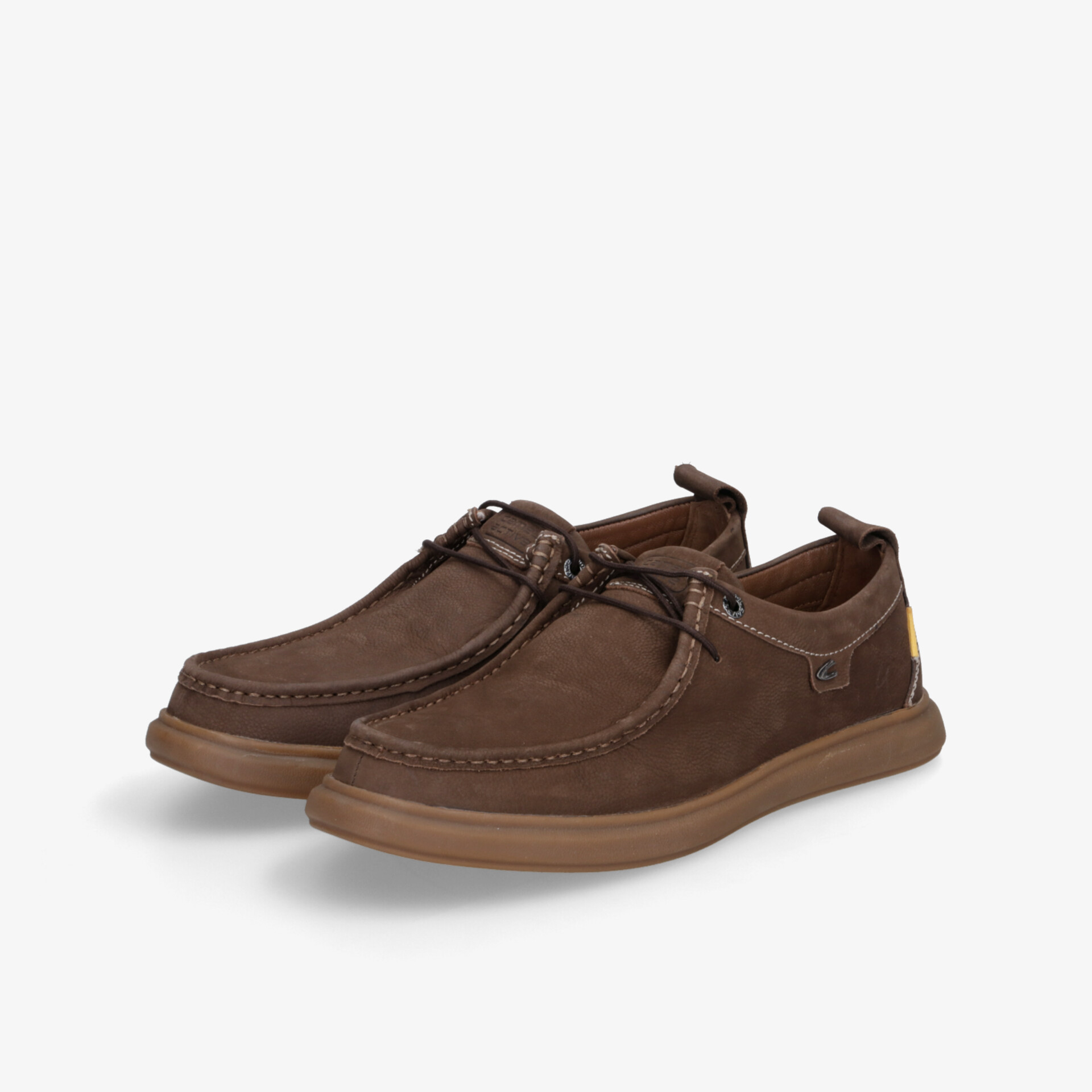 Braune Schuhe aus flexiblem Material mit rutschfester Sohle und lässigem Design für hohen Komfort