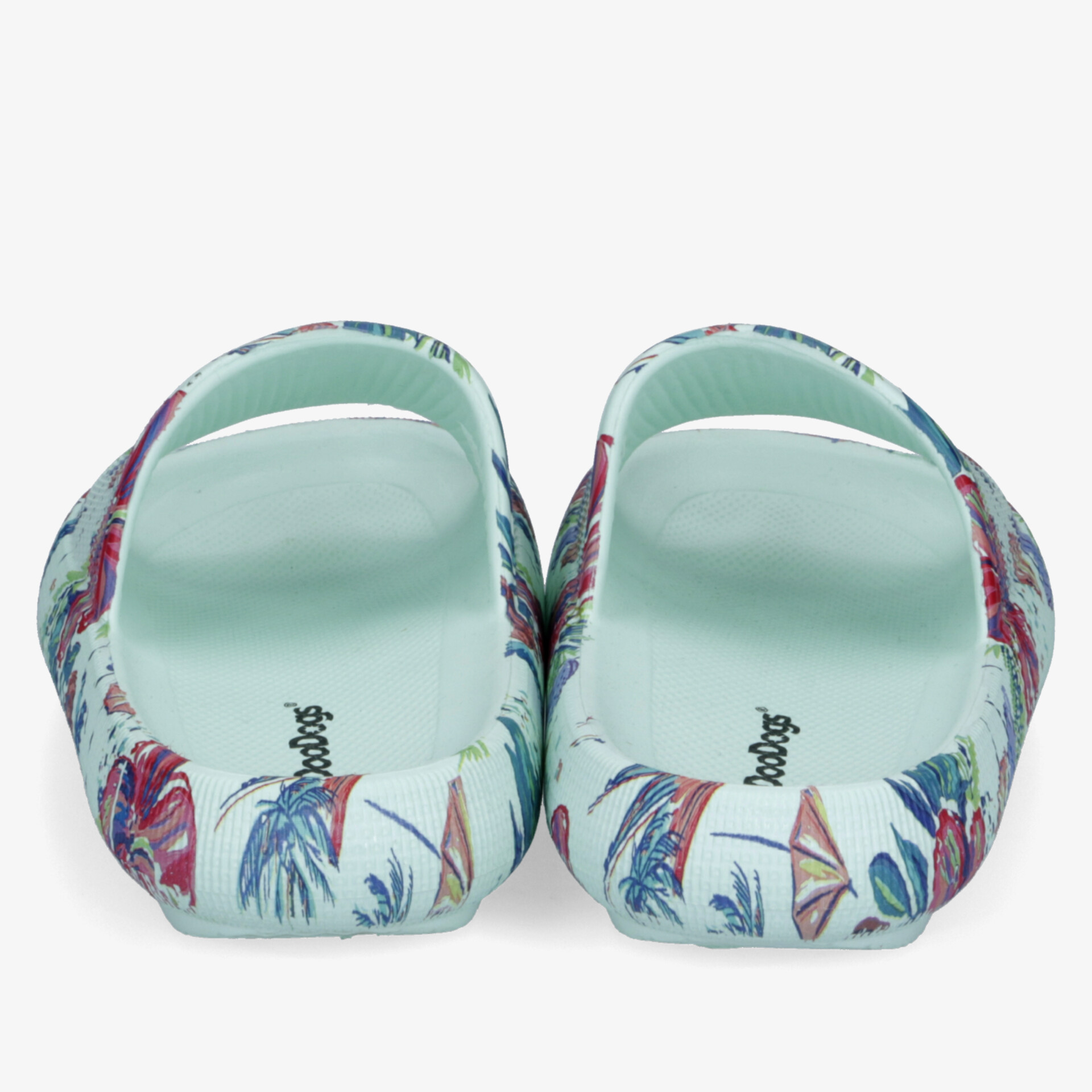 Rückansicht von bunten, komfortablen Badeschuhen mit praktischem Fersenriemen und rutschfester Sohle