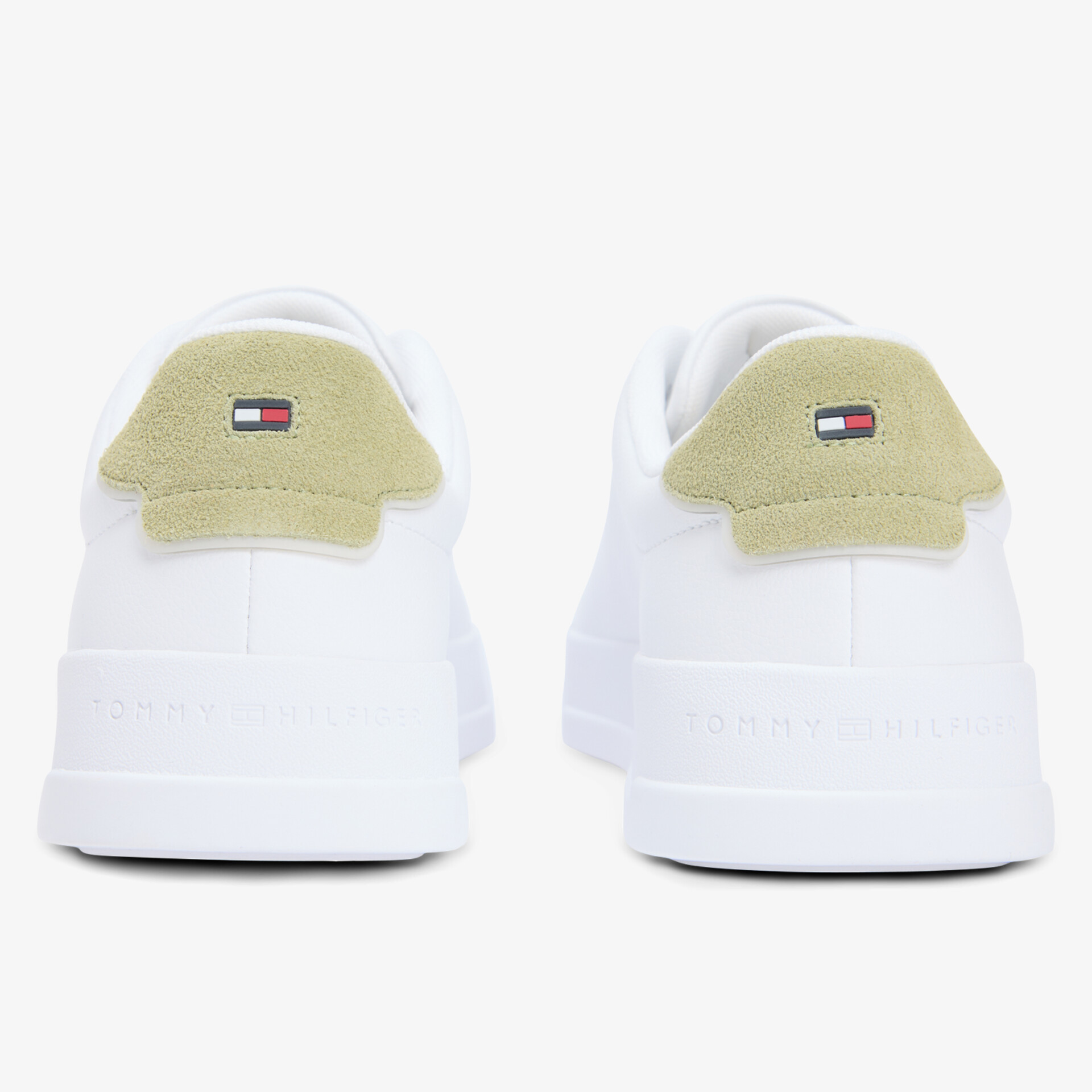 Weiße Sneaker mit Logo und modernem Design