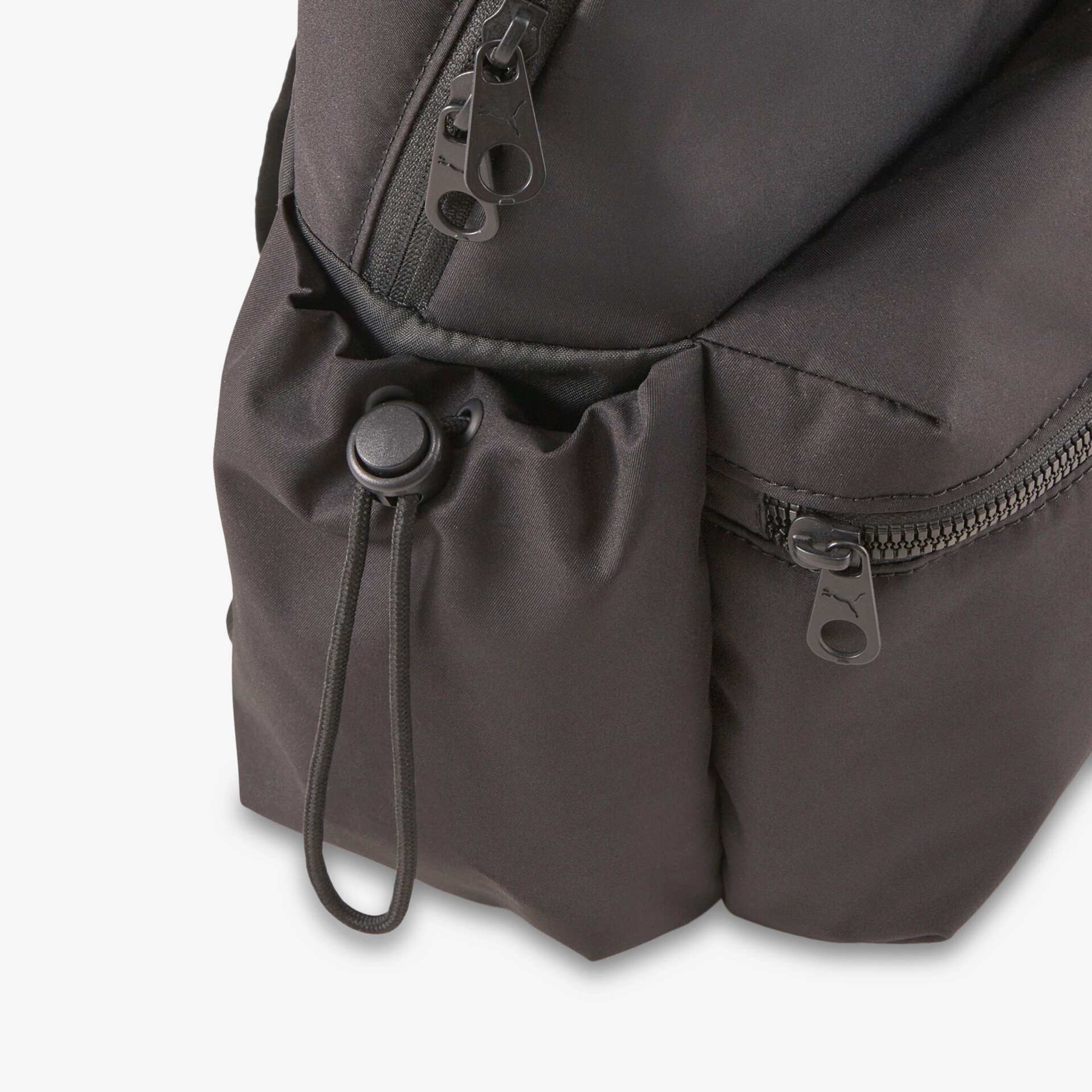 Nahtlose Verarbeitung und solide Reißverschlüsse für maximale Sicherheit und Langlebigkeit.