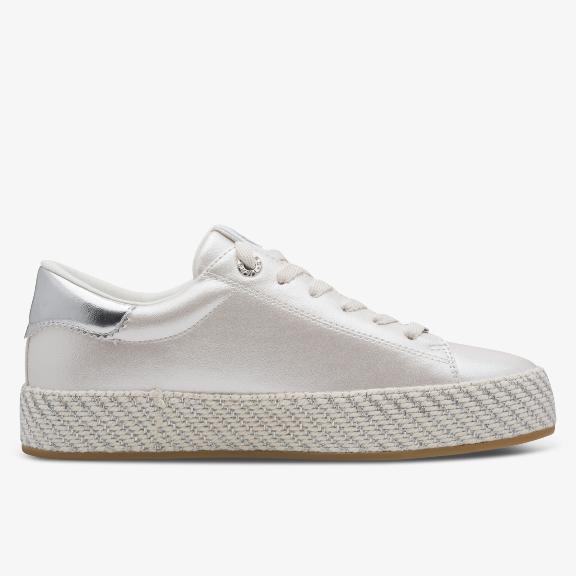 Weiße Sneakers mit silbernen Details und robuster Sohle aus seitlicher Perspektive